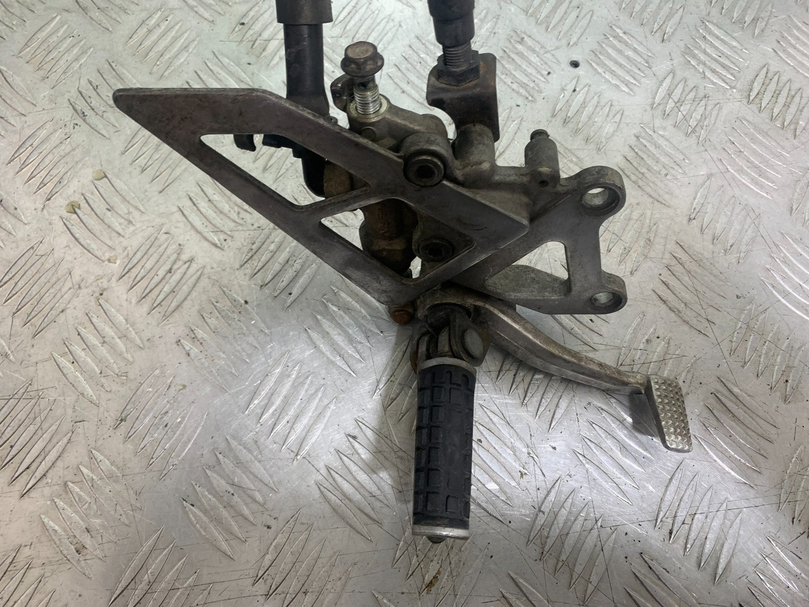 KAWASAKI ZX6R ZX6 F FRONT RIGHT HANGER  YEAR 1995-1997 (CMB1169)