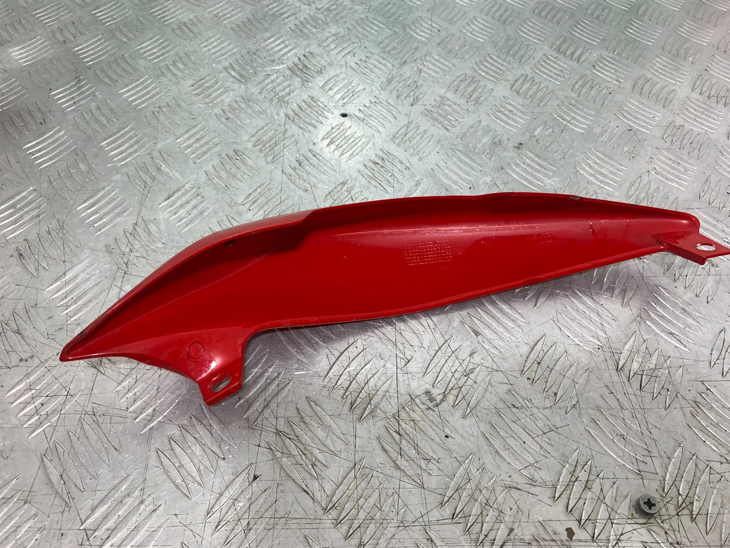TRIUMPH 675 STREET TRIPLE R LEFT SEAT PANEL YEAR 2013 - 2016 (CMB1221)