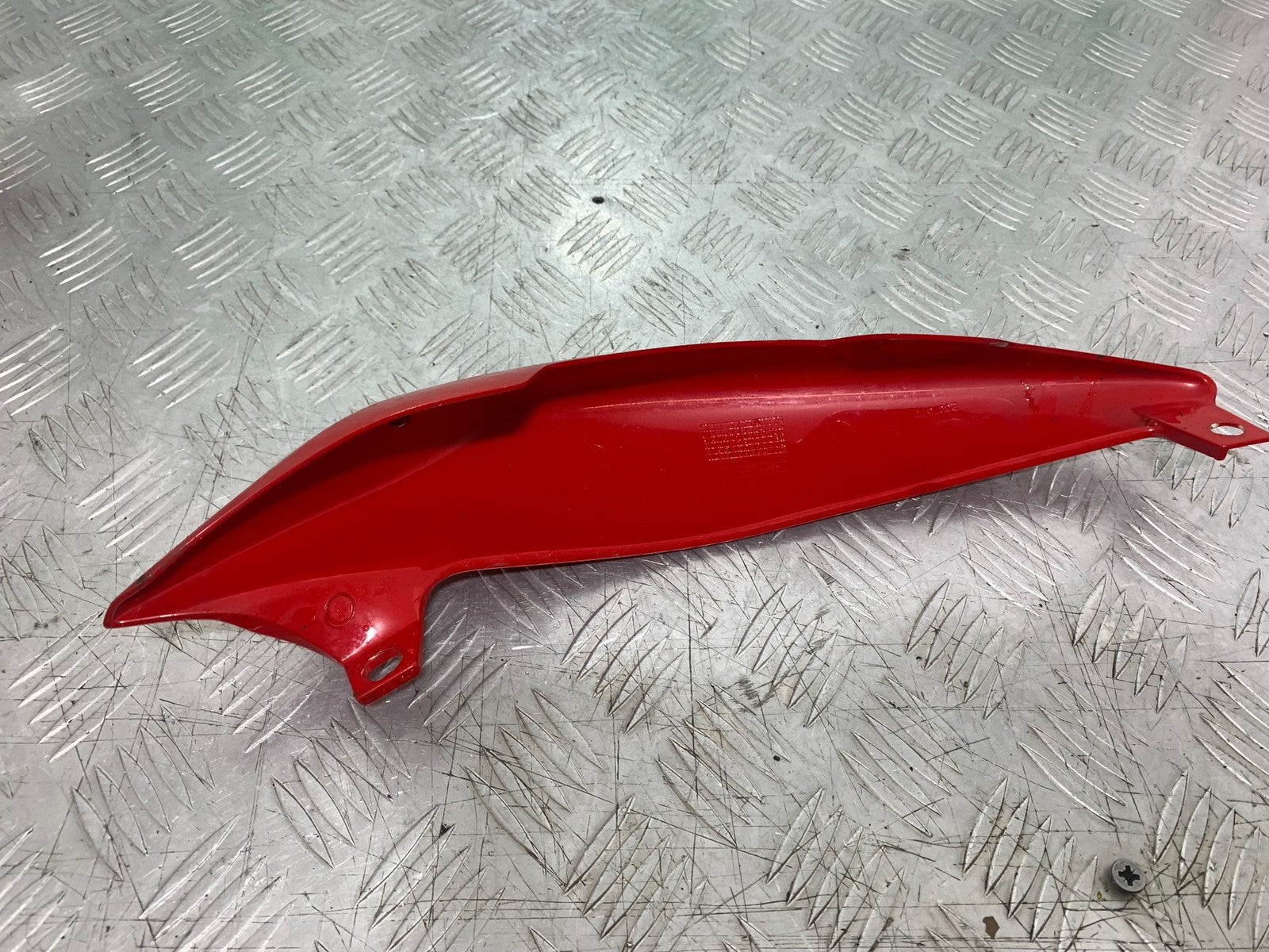 TRIUMPH 675 STREET TRIPLE R LEFT SEAT PANEL YEAR 2013 - 2016 (CMB1221)