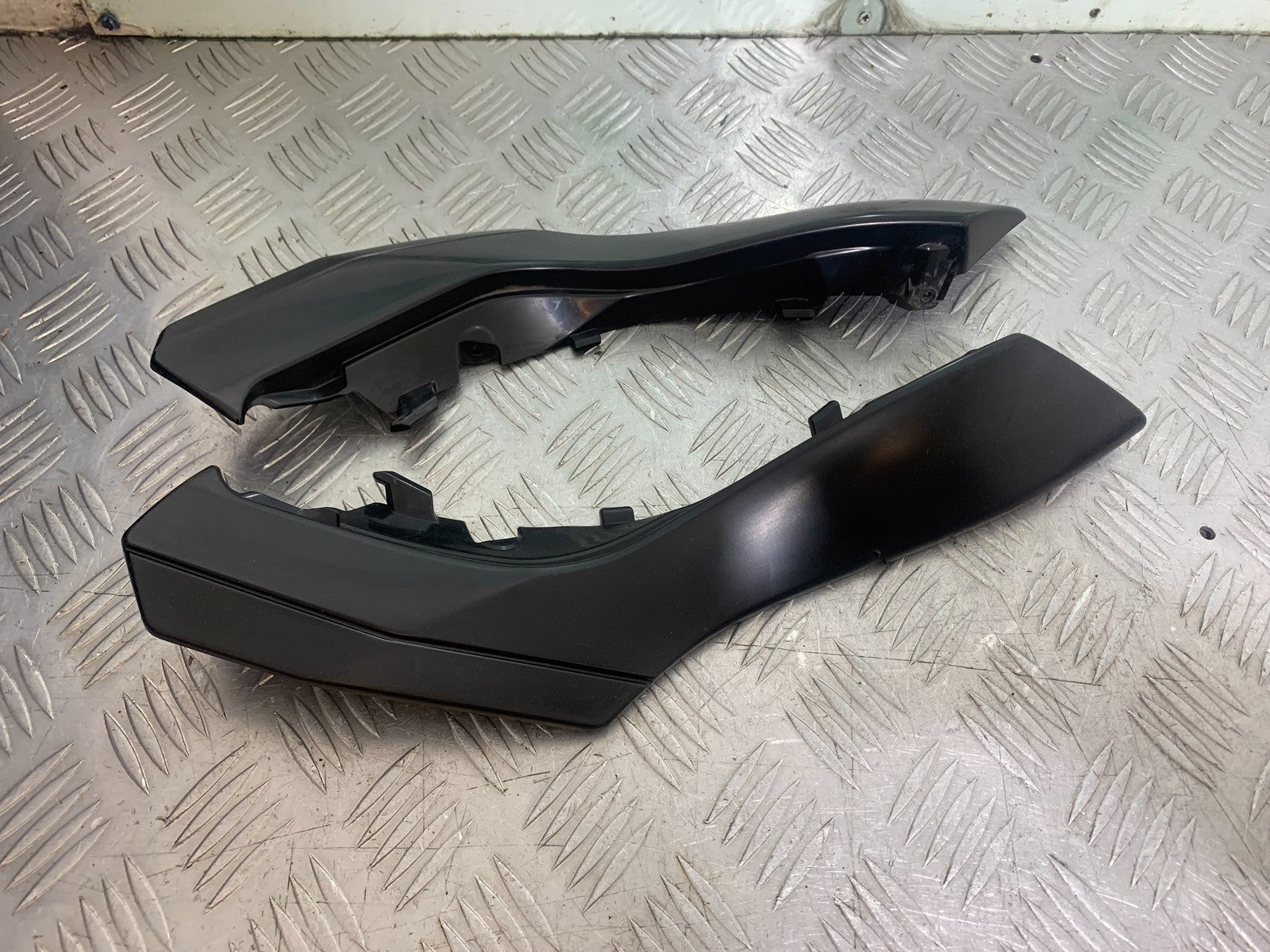 KAWASAKI ER6 N LEFT AND RIGHT INFILLS   YEAR 2012-2017 (CMB1324)