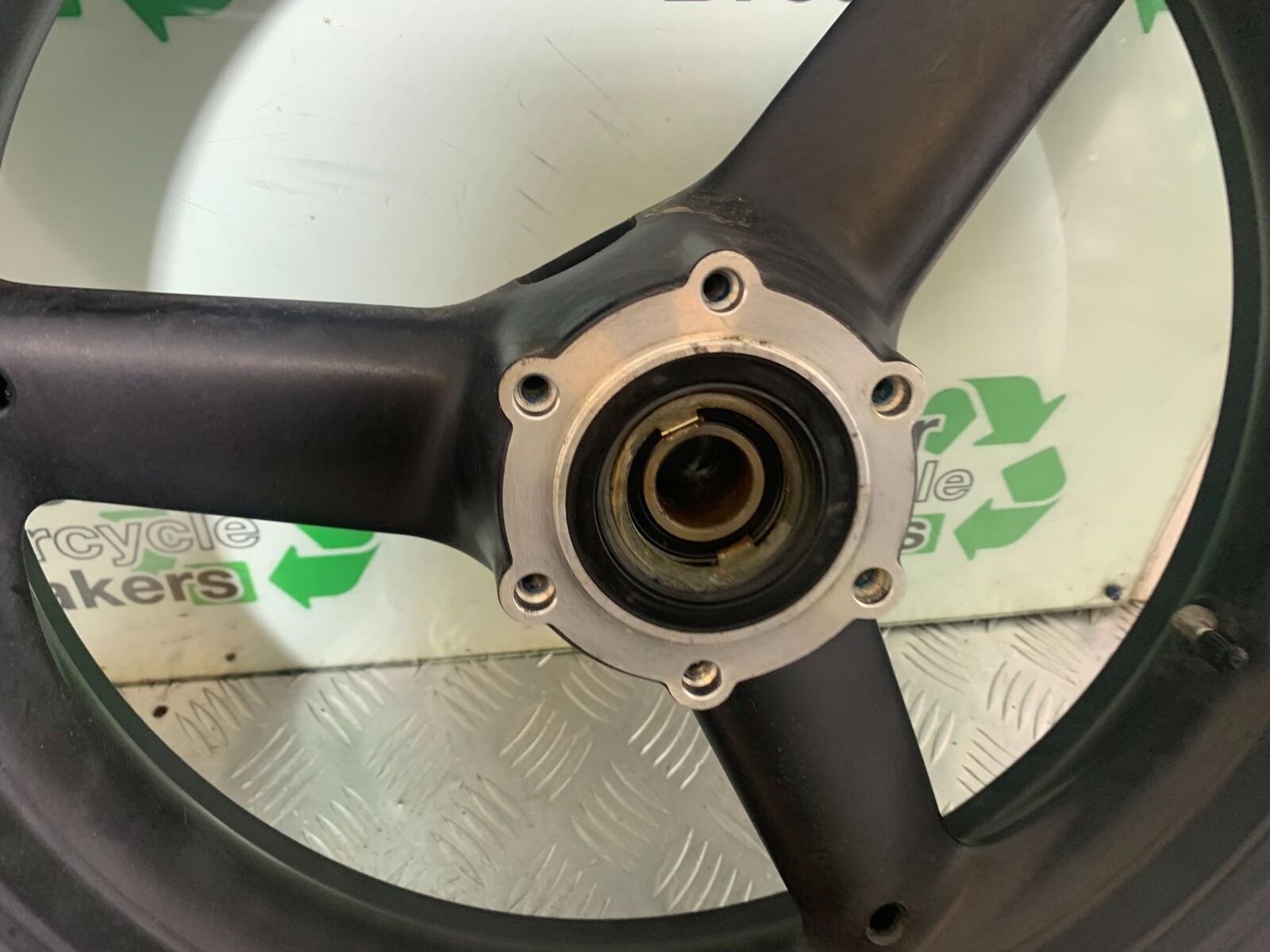 TRIUMPH 955i SPRINT ST FRONT WHEEL  YEAR 1999-2004 (CMB1124)