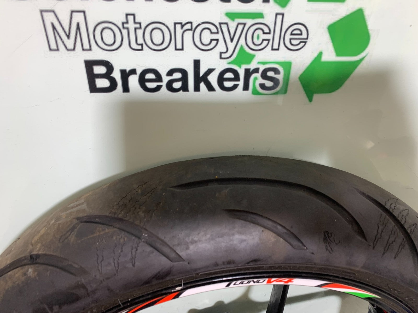 APRILIA TUONO 1000 V4R FRONT WHEEL YEAR 2011-13  (CMB1316)