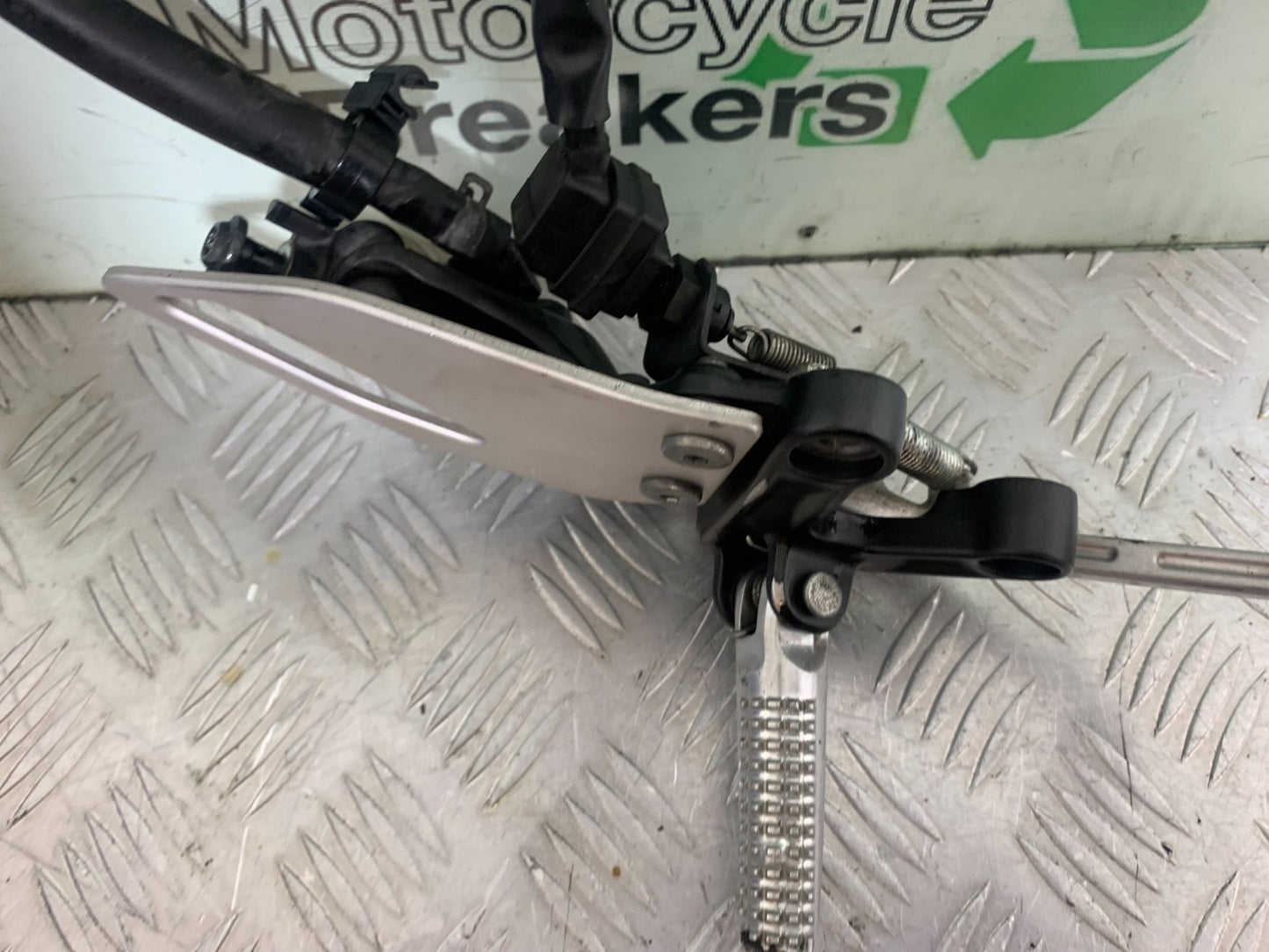YAMAHA XSR900 XSR 900 FRONT RIGHT HANGER  YEAR 2022-2024 (CMB1215)