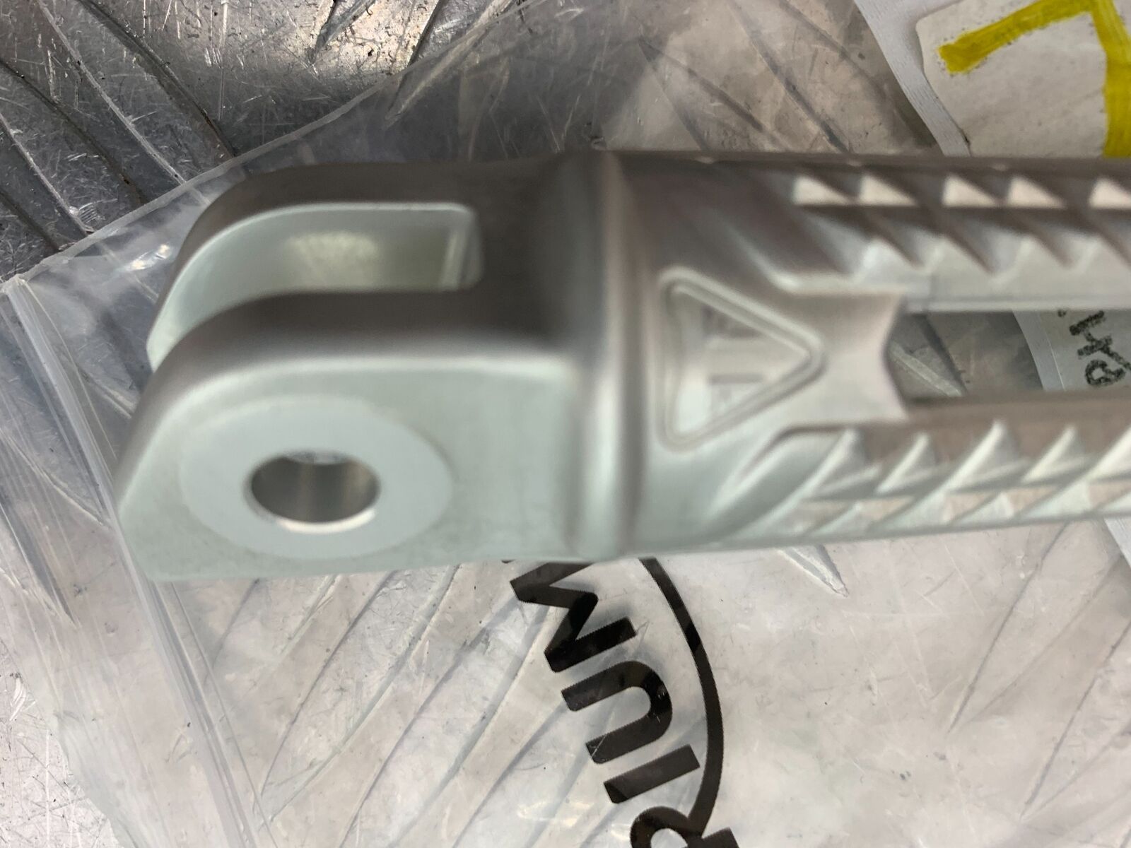 TRIUMPH 1050 SPEED TRIPLE RS FRONT LEFT FOOTPEG   YEAR 2018-2020 (CMB1029)