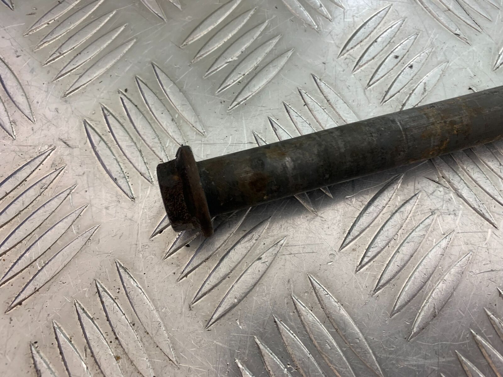 HONDA CBR600 CBR 600 F2 REAR WHEEL SPINDLE   YEAR 1991-1993 (CMB1114)