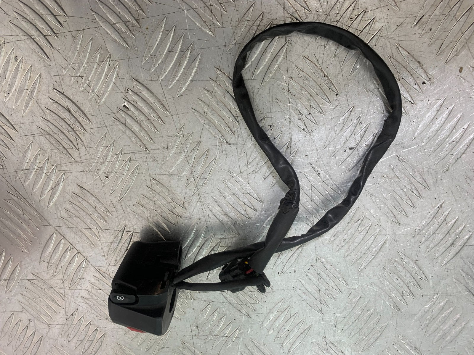 KAWASAKI 650 VERSYS RIGHT SWITCH GEAR YEAR 2015-2018 (CMB1288)