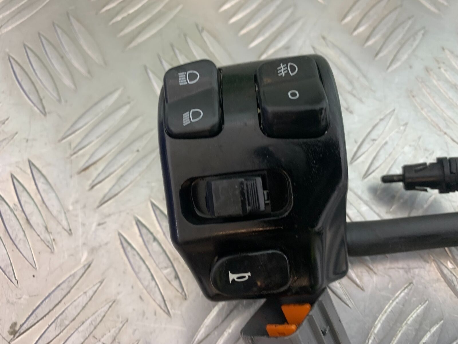 TRIUMPH THUNDERBIRD 1600 LEFT SWITCH GEAR   YEAR 2011 (CMB1107)