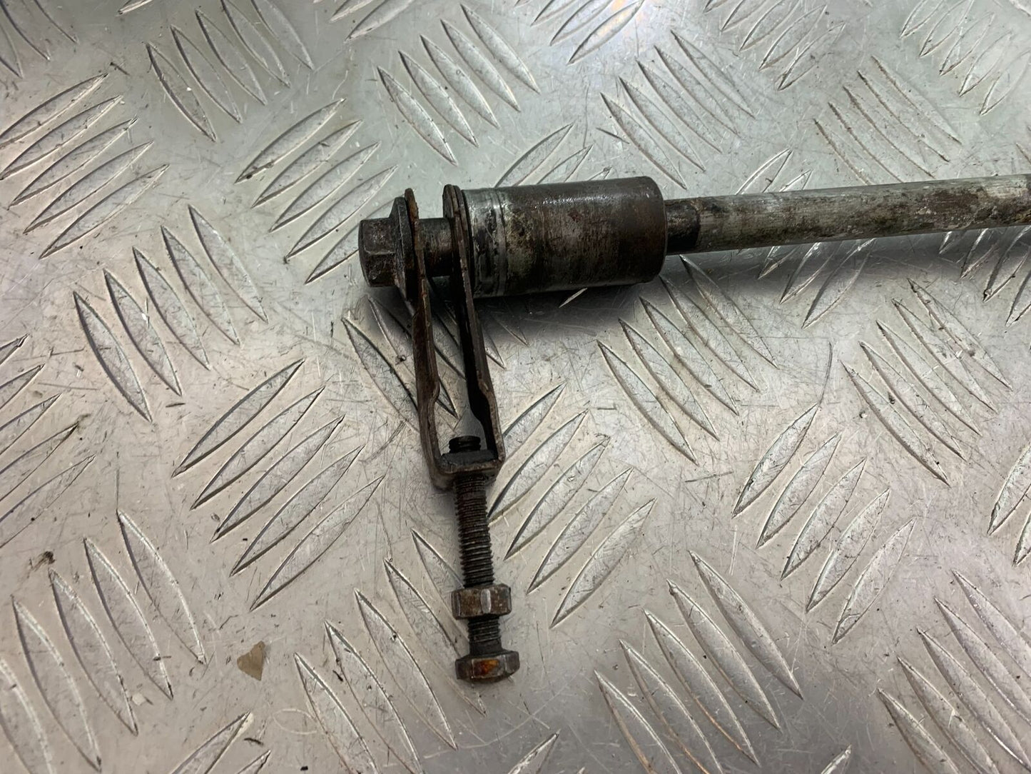 MUTT GT-SS 125 REAR WHEEL SPINDLE YEAR 2020- 2024  (CMB1085)