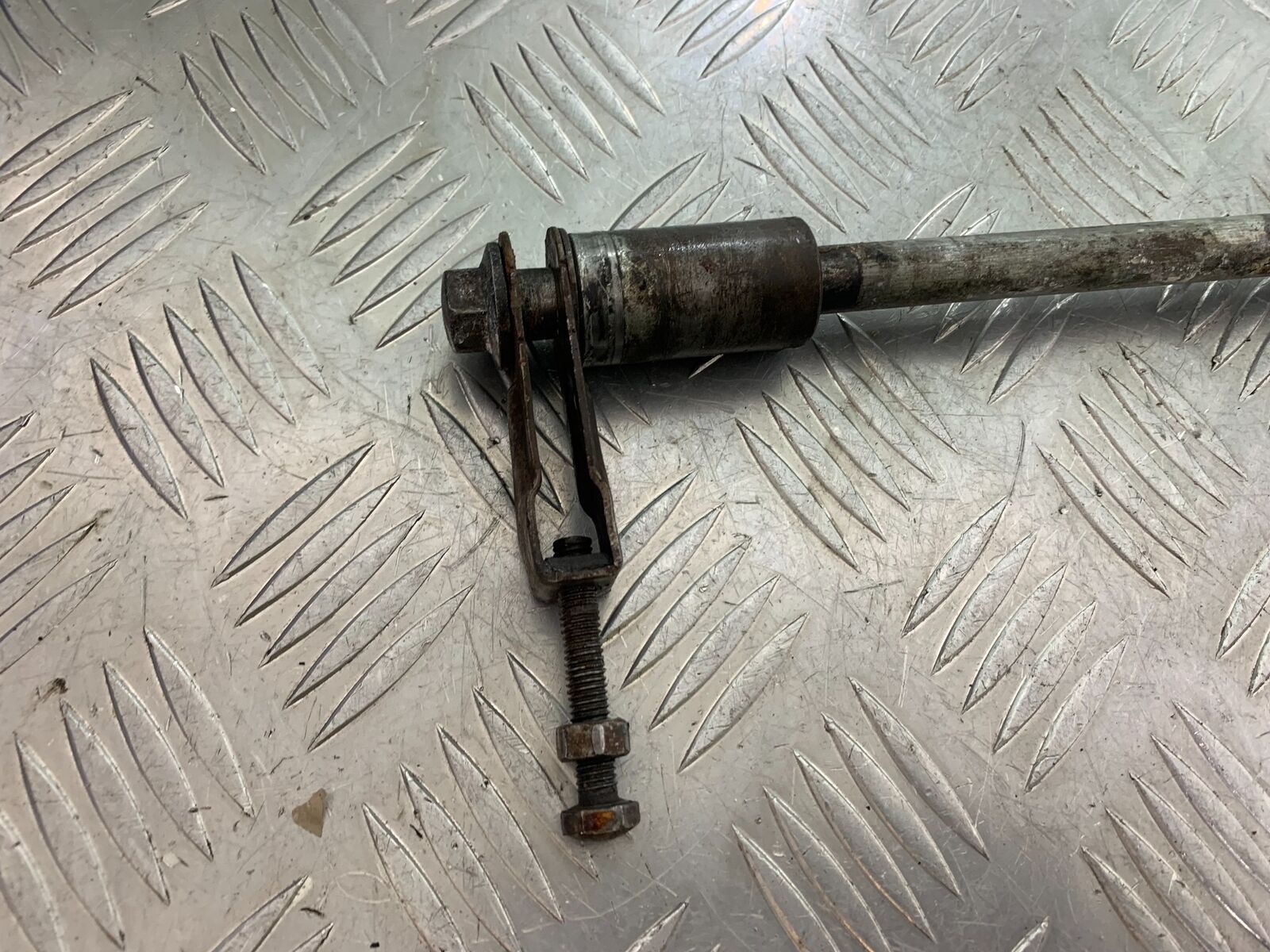 MUTT GT-SS 125 REAR WHEEL SPINDLE YEAR 2020- 2024  (CMB1085)