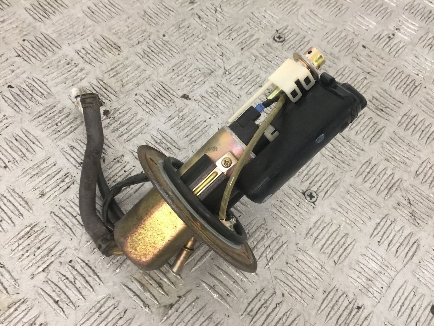 KAWASAKI Z750 Z 750 PETROL PUMP  YEAR 2004-2006  (STOCK 871)