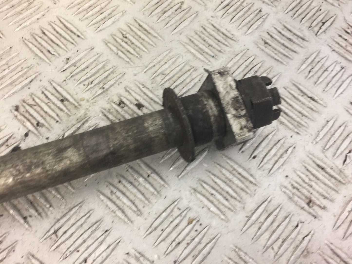 KAWASAKI ZX9R ZX9B REAR WHEEL SPINDLE  YEAR 1994 (STOCK 519)