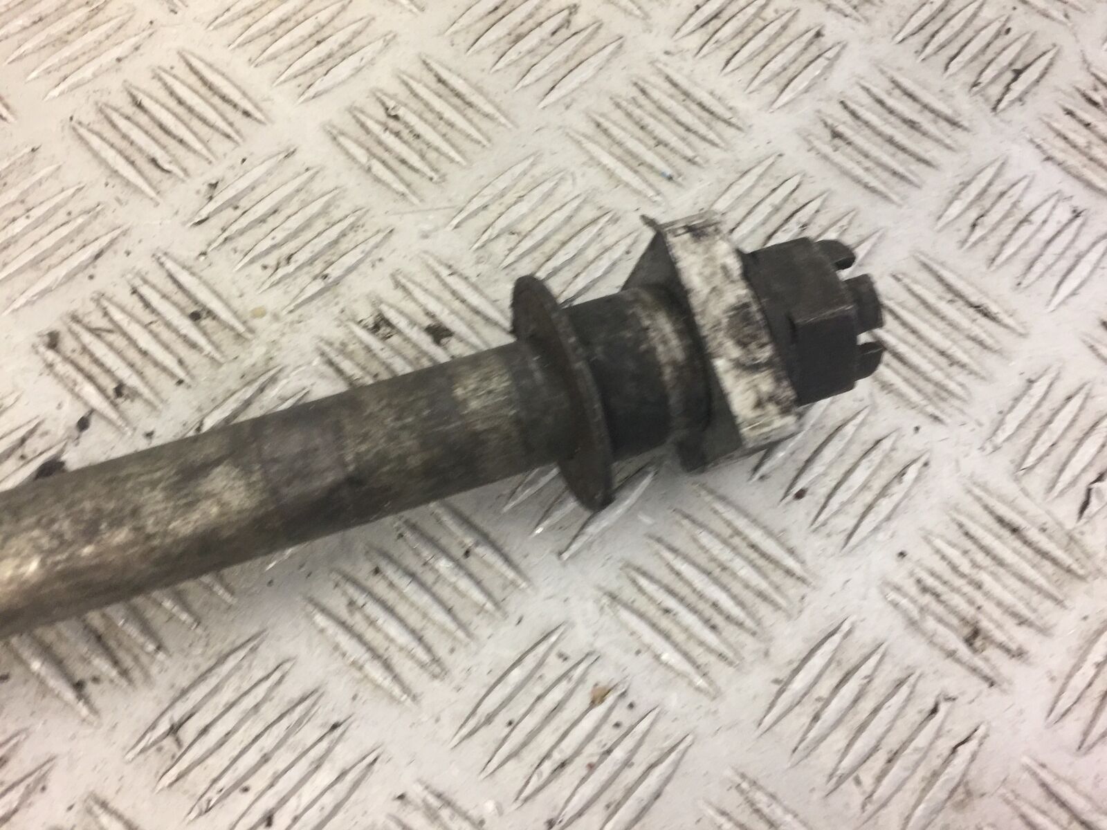 KAWASAKI ZX9R ZX9B REAR WHEEL SPINDLE  YEAR 1994 (STOCK 519)