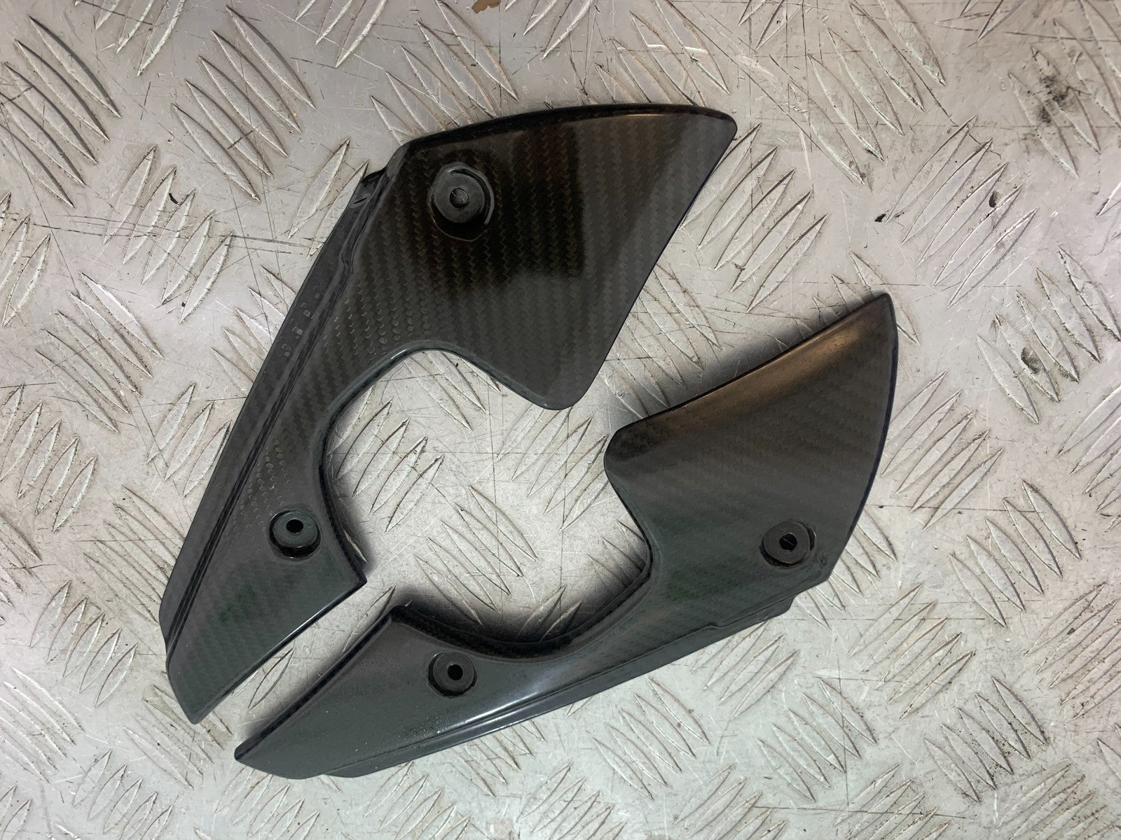 YAMAHA YZF R1 14 B BIG BANG LEFT & RIGHT CARBON TOP INFILLS   2009-14 (CMB1175)