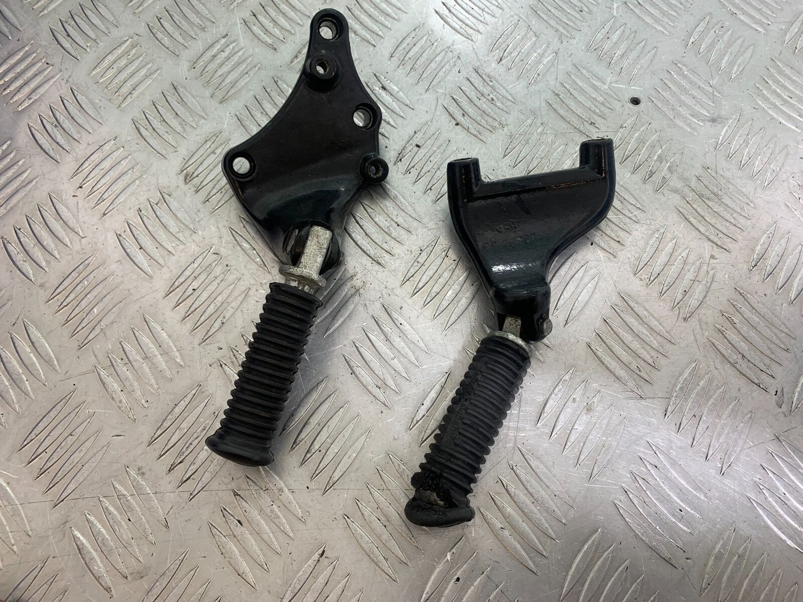 HARLEY DAVIDSON XL883 N IROD PEGS AND BRACKETS YEAR 2020  (CMB1116)