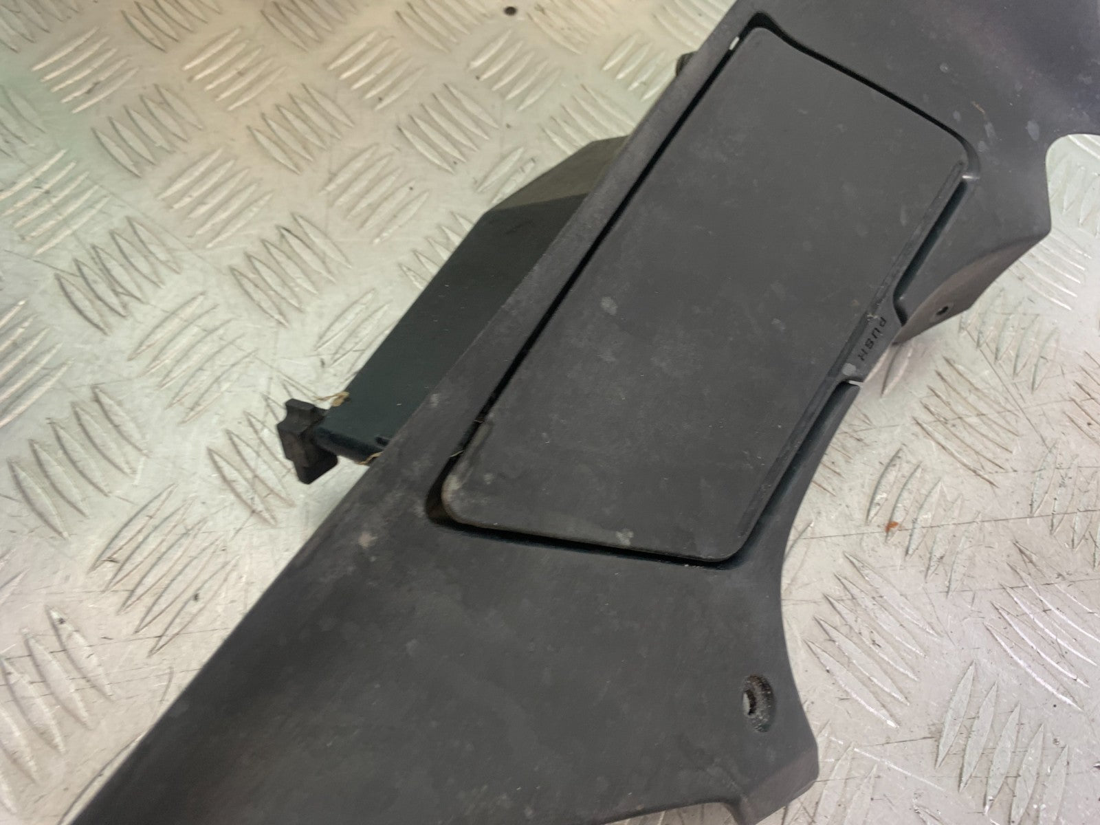 SUZUKI RF900 RF 900 LEFT SIDE POCKET AND LID YEAR 1994-1999 CMB1326
