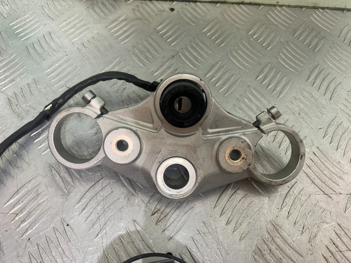 TRIUMPH 675 STREET TRIPLE ECU LOCKS KEYS  2013-2016 (CMB1186)