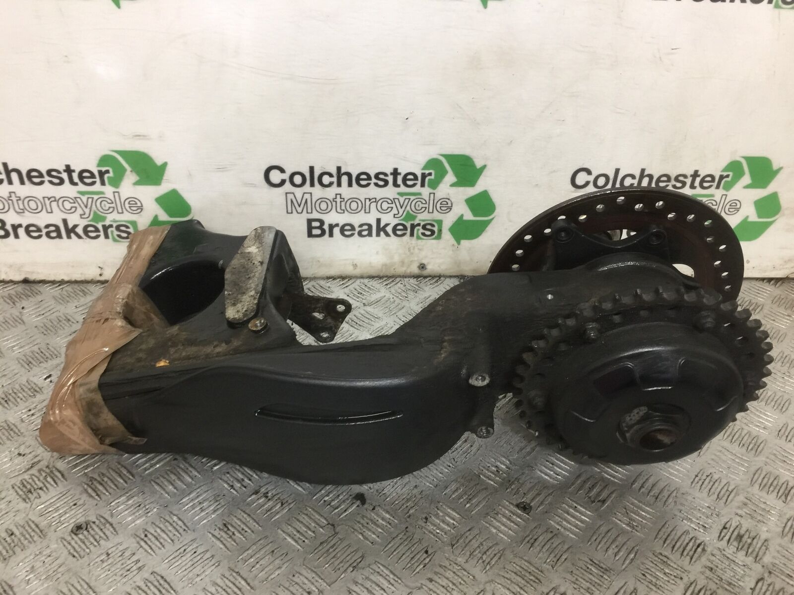 TRIUMPH 1050 SPRINT SWINGARM AND HUB   YEAR 2004-2007 (STOCK 888)