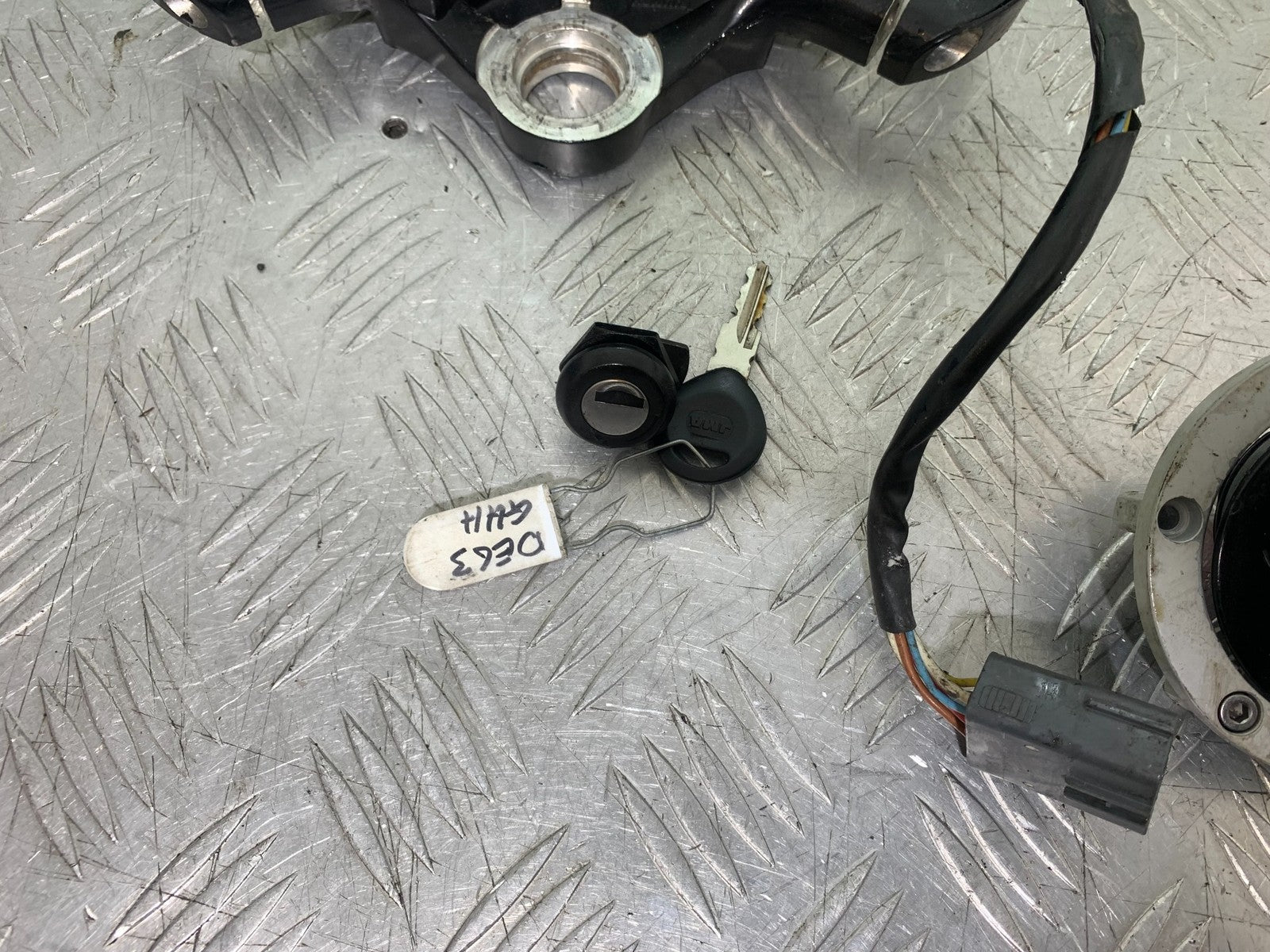 TRIUMPH 1050 SPRINT GT LOCKS AND KEY   YEAR 2010-2016 (CMB1250)