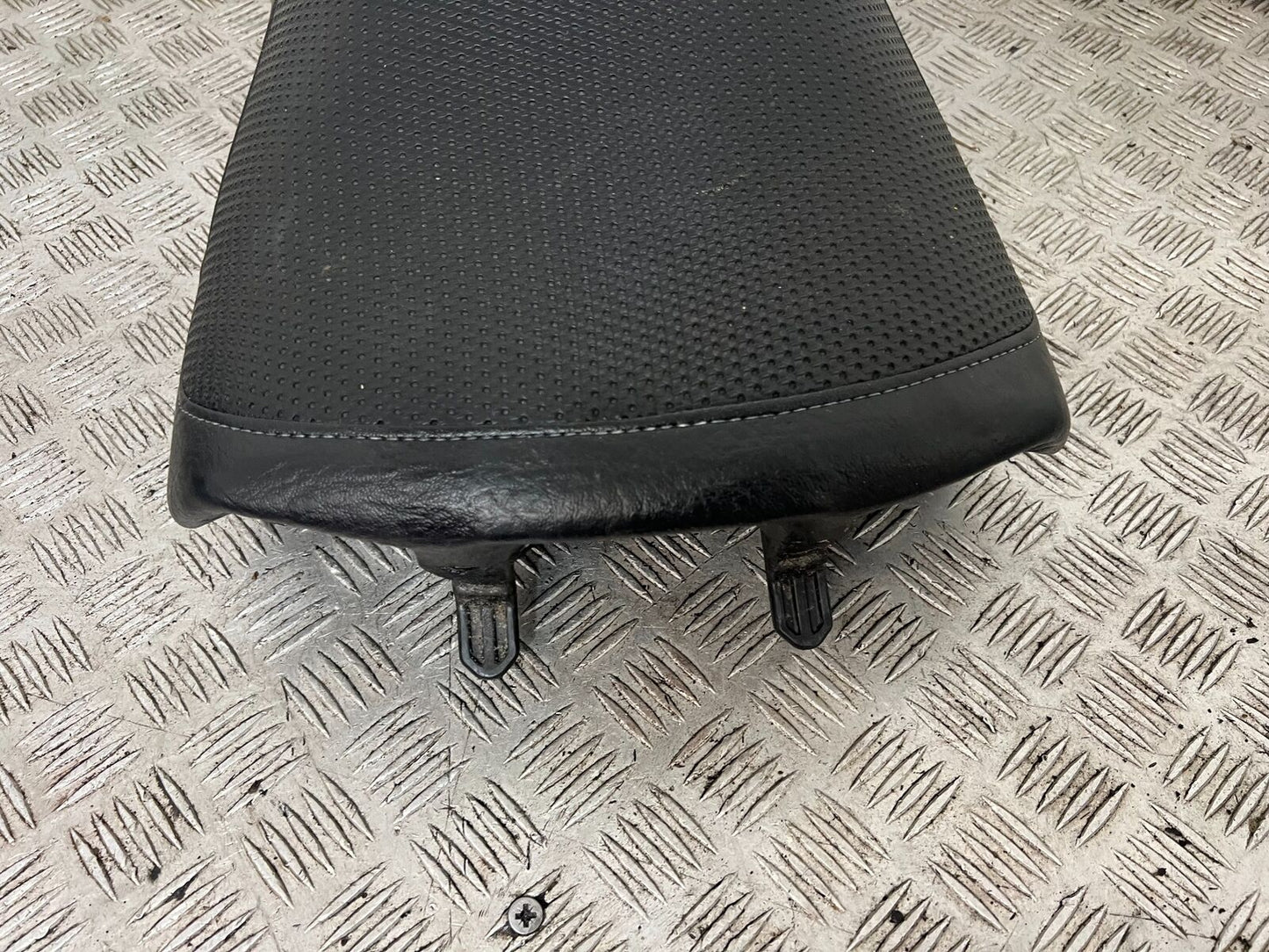 TRIUMPH TIGER 1200 EXPLORER FRONT SEAT YEAR 2012-2015 (STOCK 901)