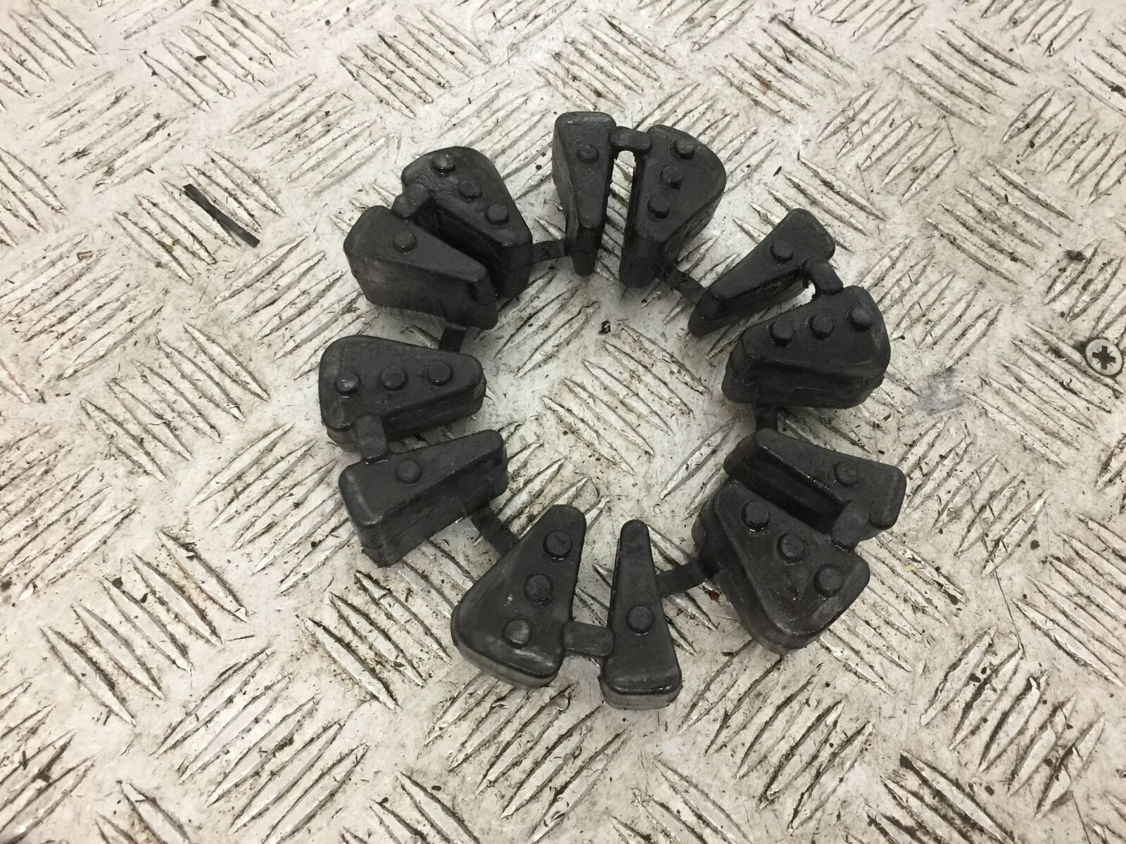 TRIUMPH 675 STREET TRIPLE R CUSH DRIVE RUBBERS YEAR 2016 (STOCK 781)