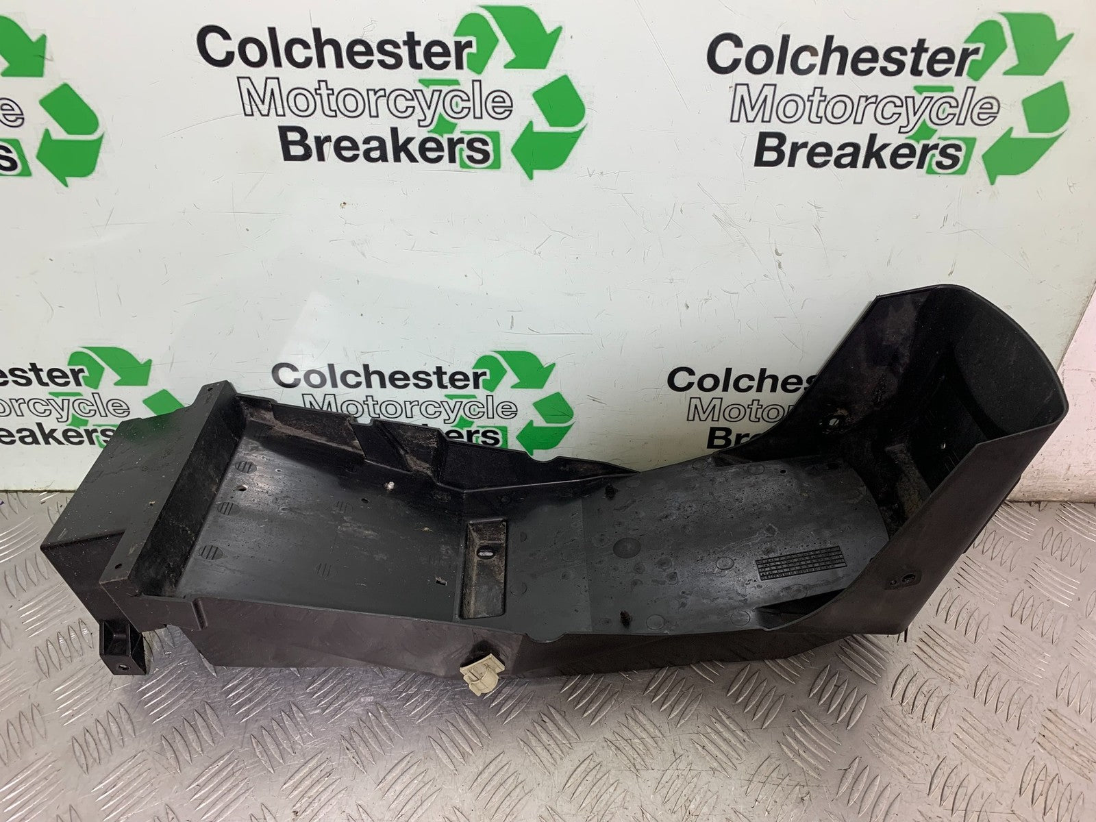 TRIUMPH 955I SPRINT RS REAR MUDGUARD  YEAR 1999-03 (CMB1313)