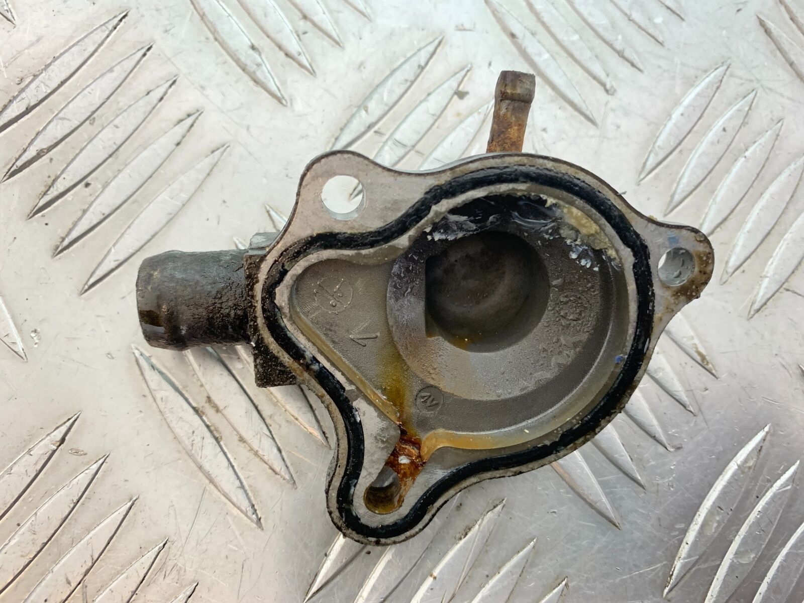 HONDA CBR125 CBR 125 WATER PUMP COVER  YEAR 2004-06  (CMB1040)