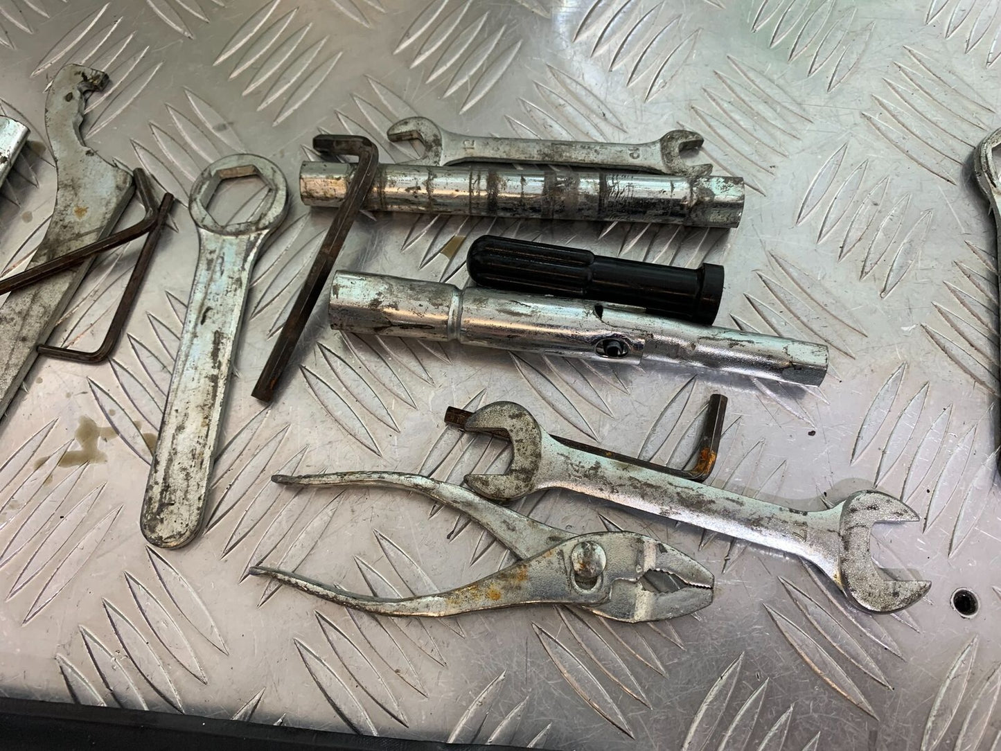SUZUKI SV650 SV 650 TOOL KIT   YEAR 2003-2006 (CMB1014)