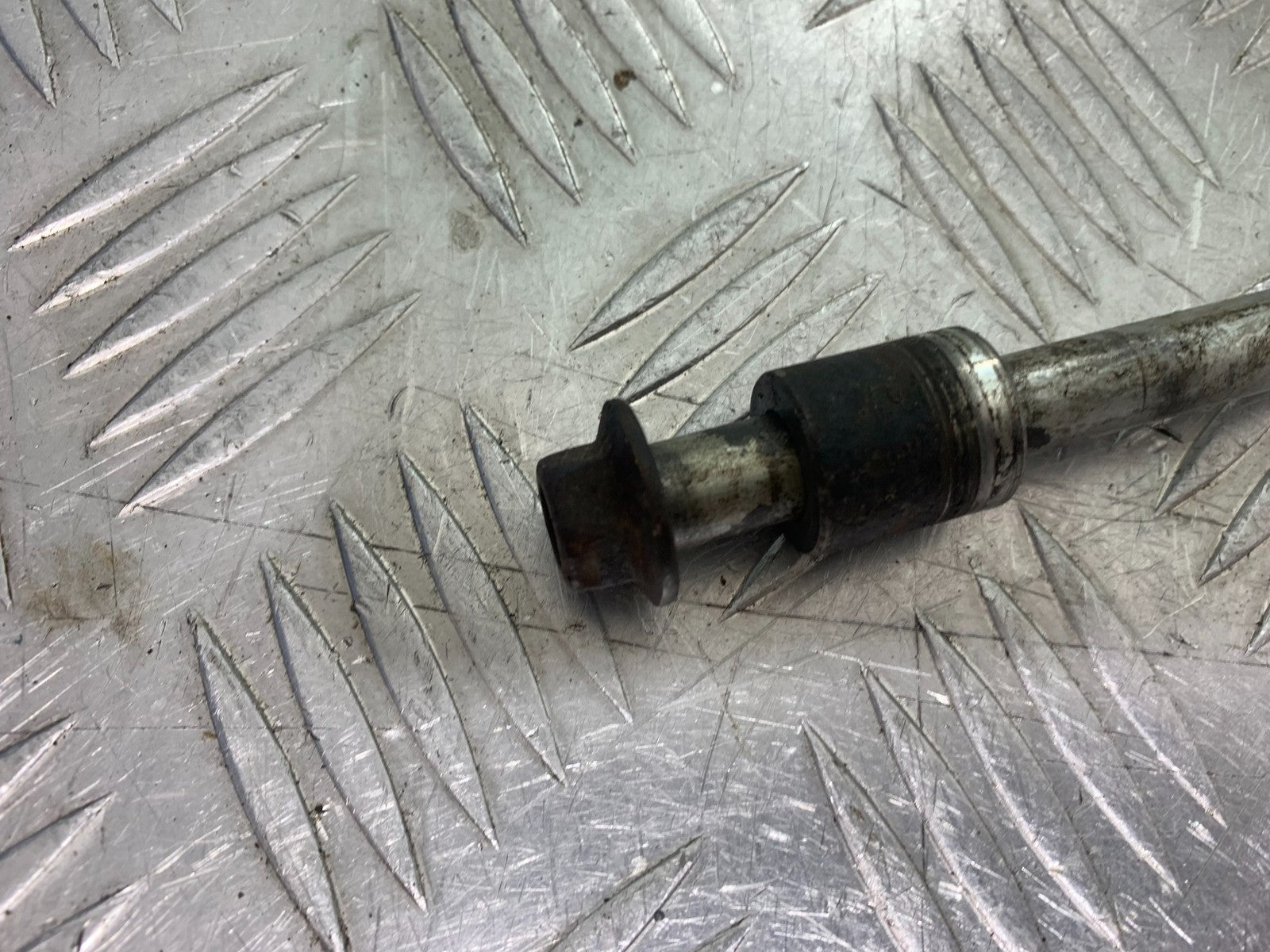 HONDA CG125 CG 125 FRONT WHEEL  SPINDLE   YEAR 1998-2000 (CMB1282)