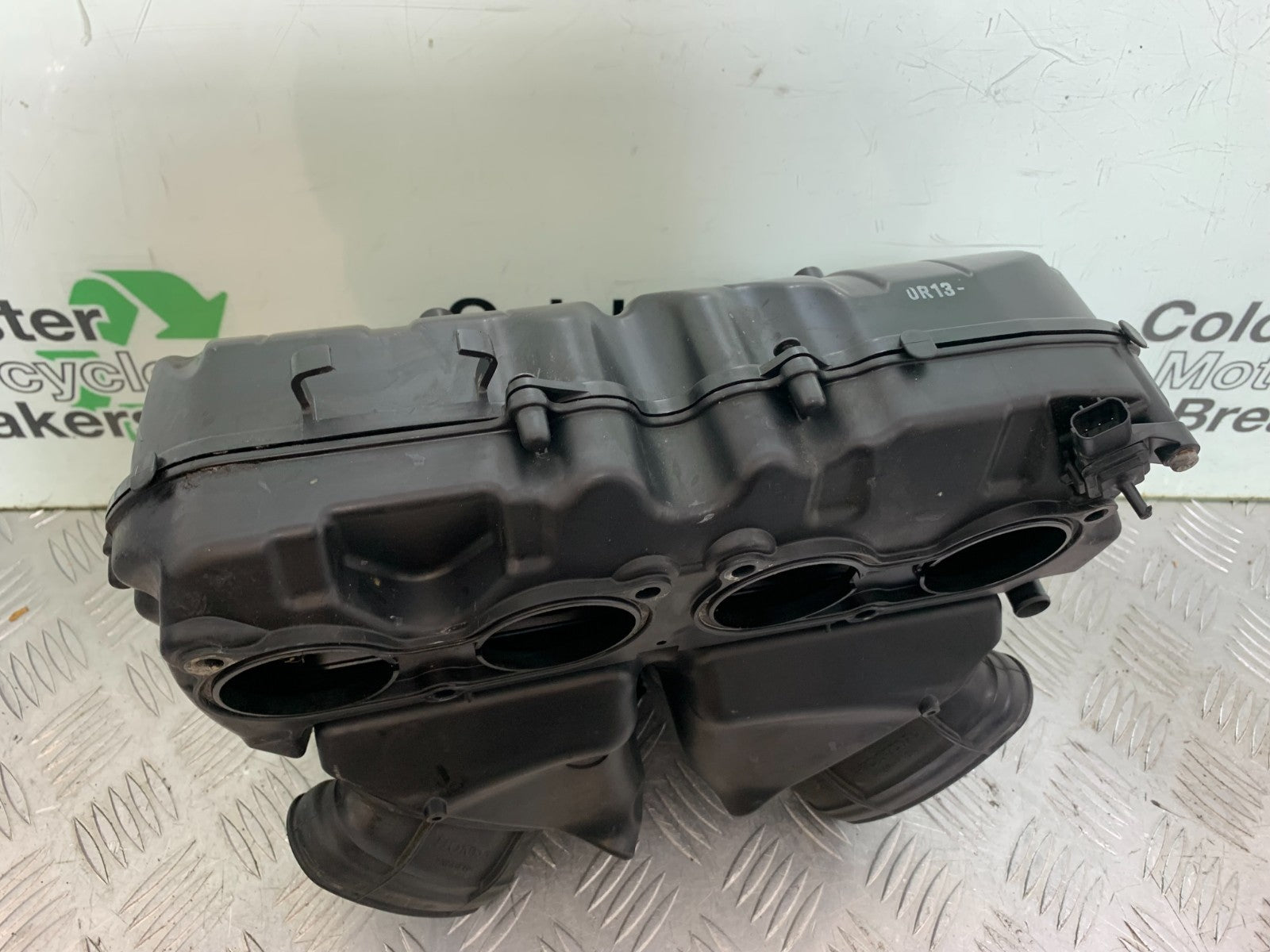 HONDA CBR1000 RR  AIRBOX YEAR 2008-2011 (CMB1330)