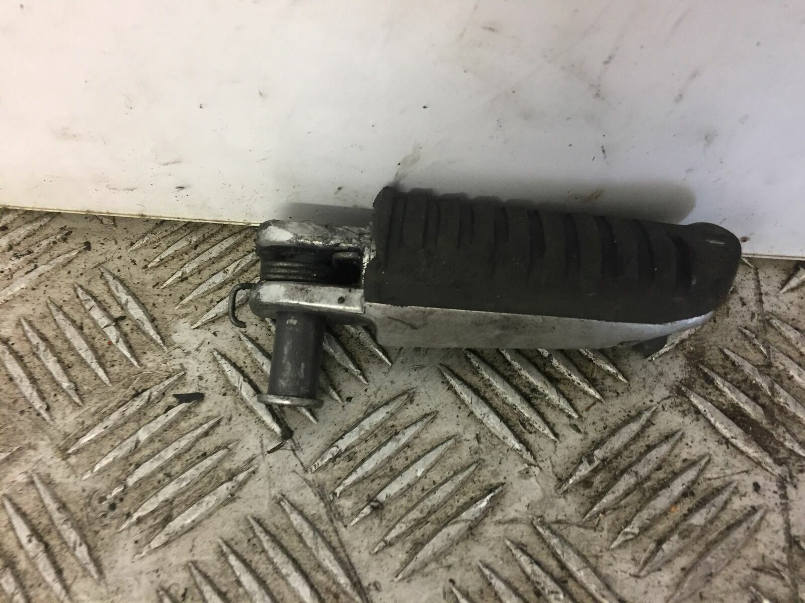 KAWASAKI ZX12R ZX12 FRONT RIGHT PEG  YEAR 2000 2005
