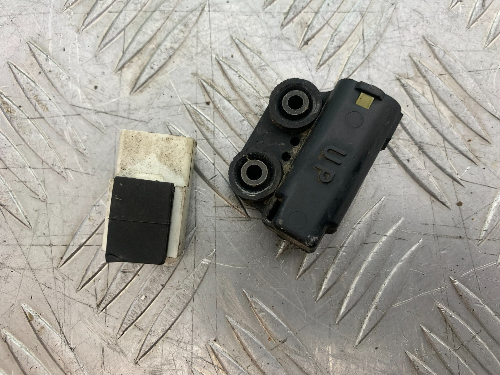 YAMAHA YBR125 CUSTOM RELAYS  YEAR 2008-2016 (CMB1192)