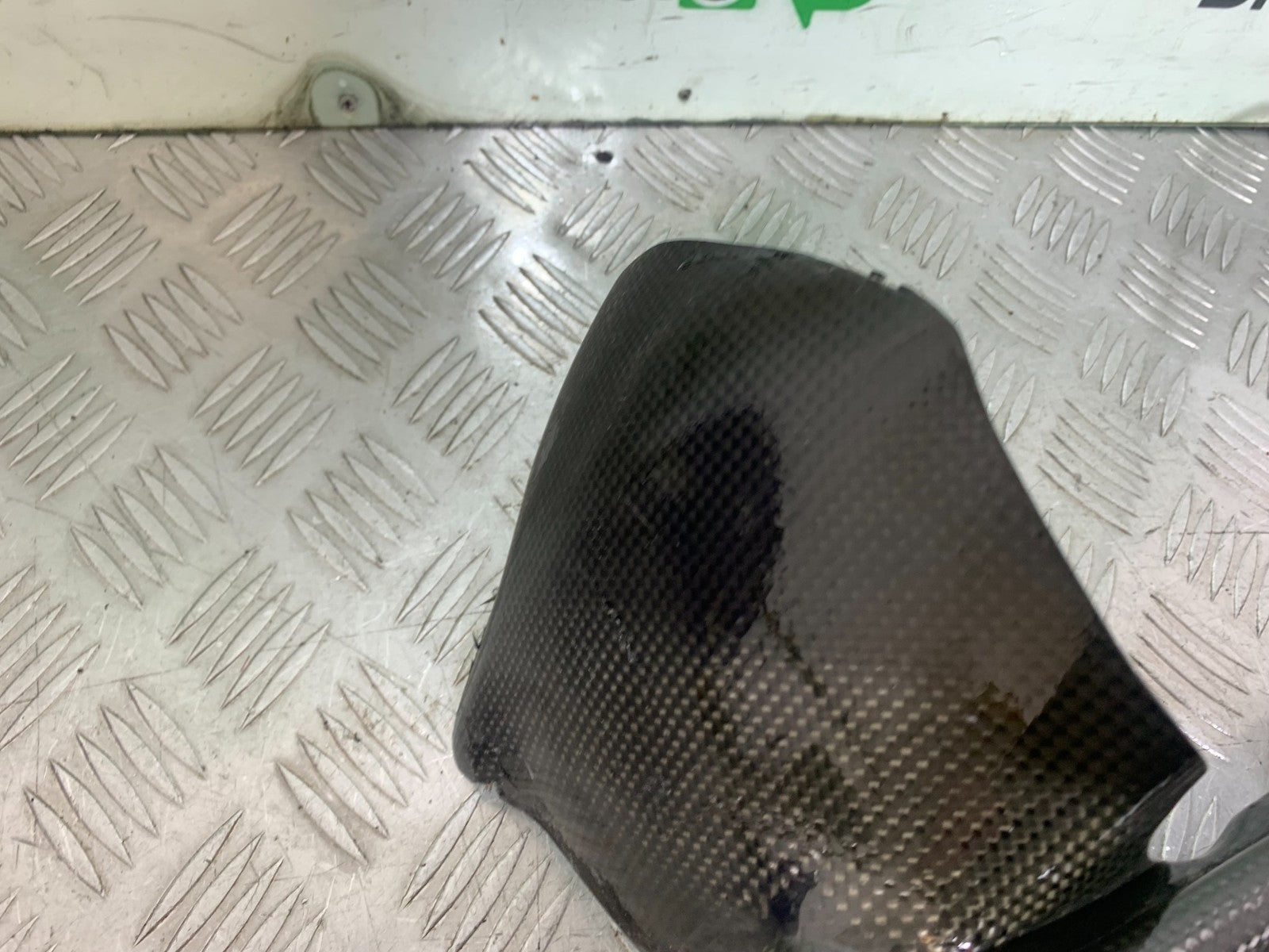 DUCATI 996 SPS 748 916 998 CARBON HUGGER (DAMAGED)  1999-2000 (CMB1209)