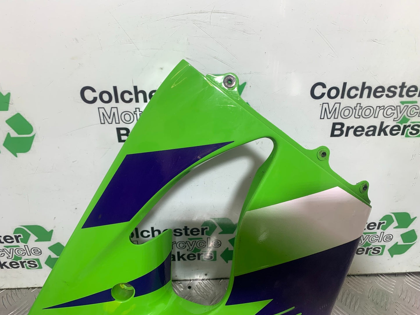 KAWASAKI ZX9R ZX9 E1 RIGHT MIDDLE FAIRING PANEL YEAR 2000-01 (CMB1171)