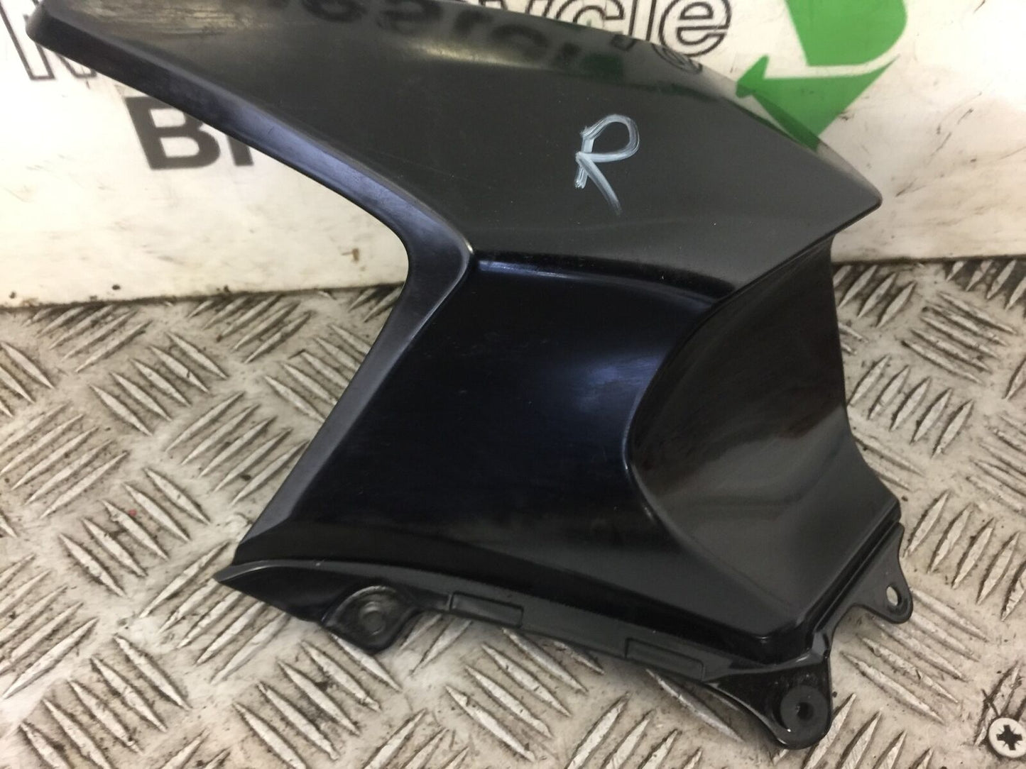 KAWASAKI NINJA H2 SX SE RIGHT TANK FAIRING INFILL  YEAR 2018 2019  (STOCK 439)