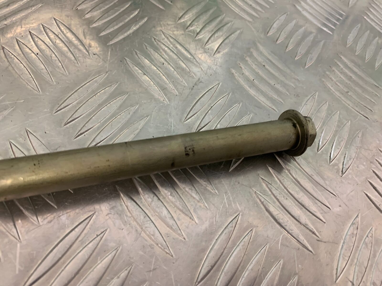 TRIUMPH TIGER 800 XCX SWINGARM SPINDLE  YEAR 2015-2017  (STOCK 966)