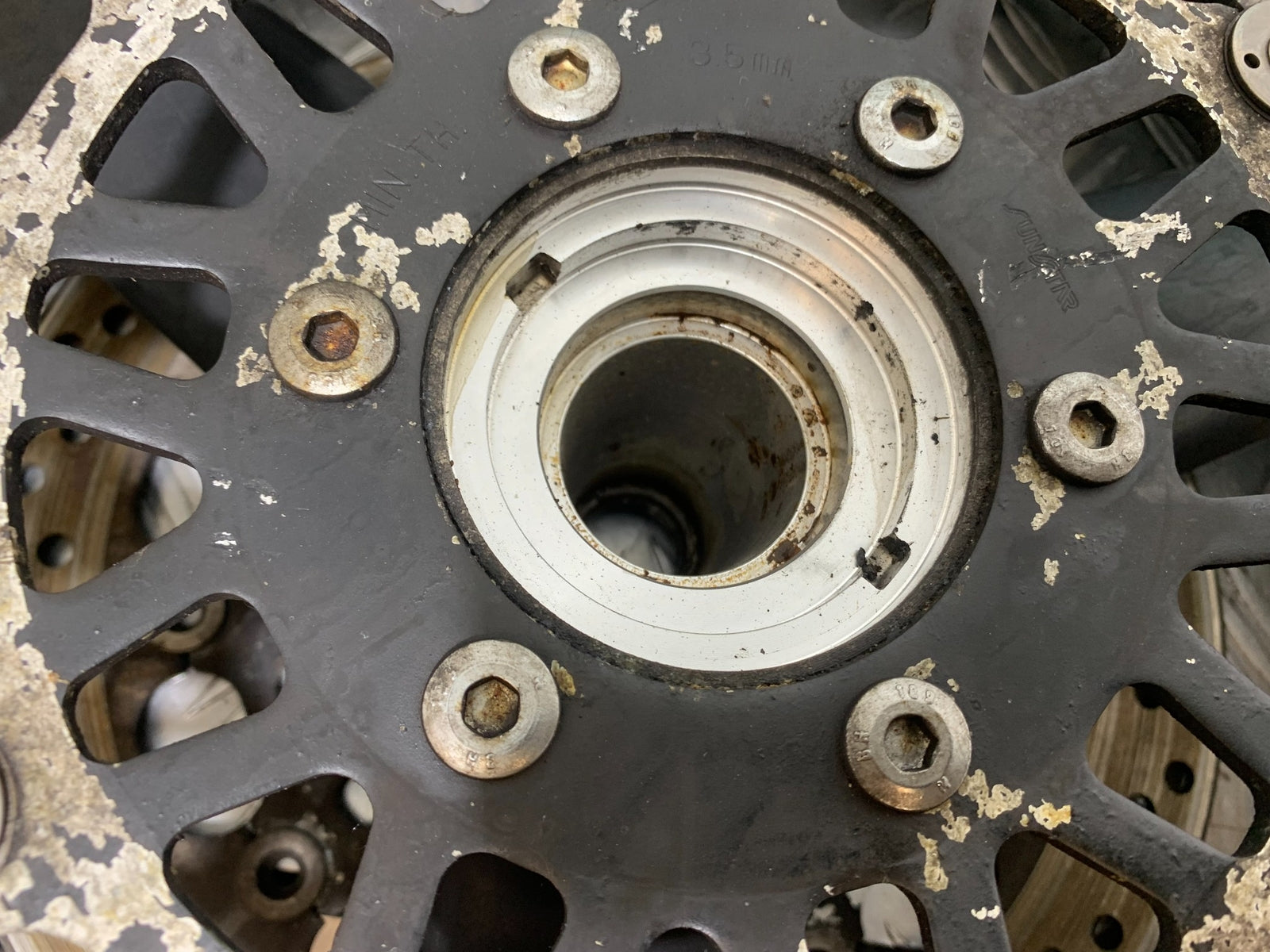 TRIUMPH T509 SPEED TRIPLE FRONT WHEEL  YEAR 1997-1998 (CMB1144)