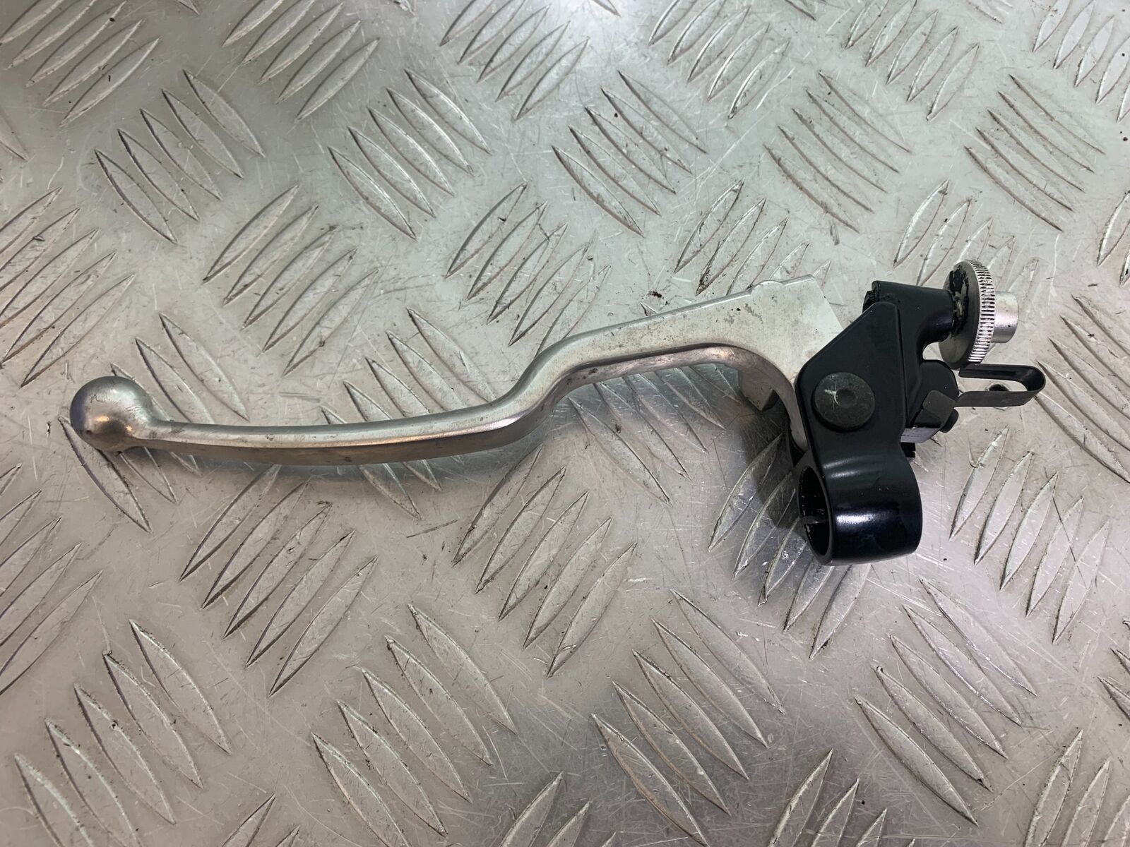 YAMAHA XJ6 XJ6-S CLUTCH LEVER AND BRACKET YEAR 2009-2015  (CMB1070)
