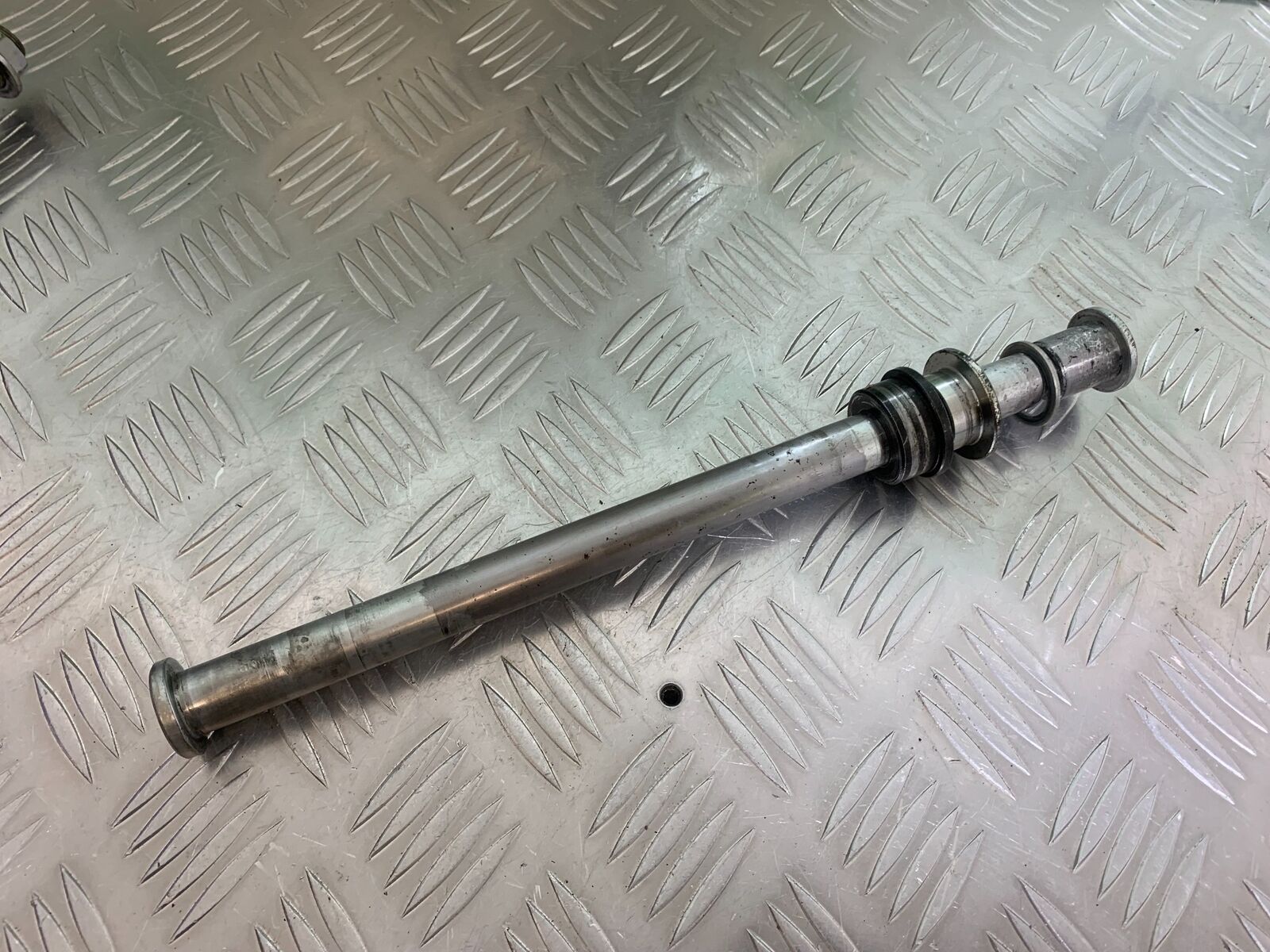 KAWASAKI Z1000 Z 1000 SX REAR WHEEL SPINDLE YEAR 2011-13 (CMB1000)