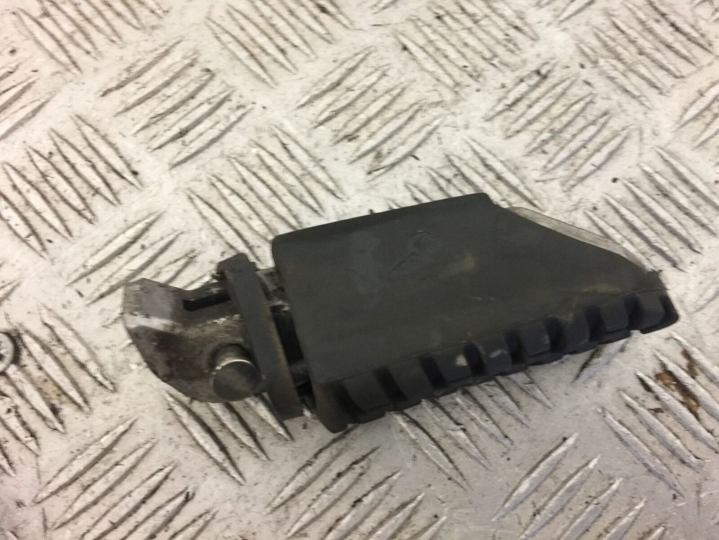 TRIUMPH TIGER 800 XCX RIGHT REAR PEG  2018-2021 (STOCK 548)