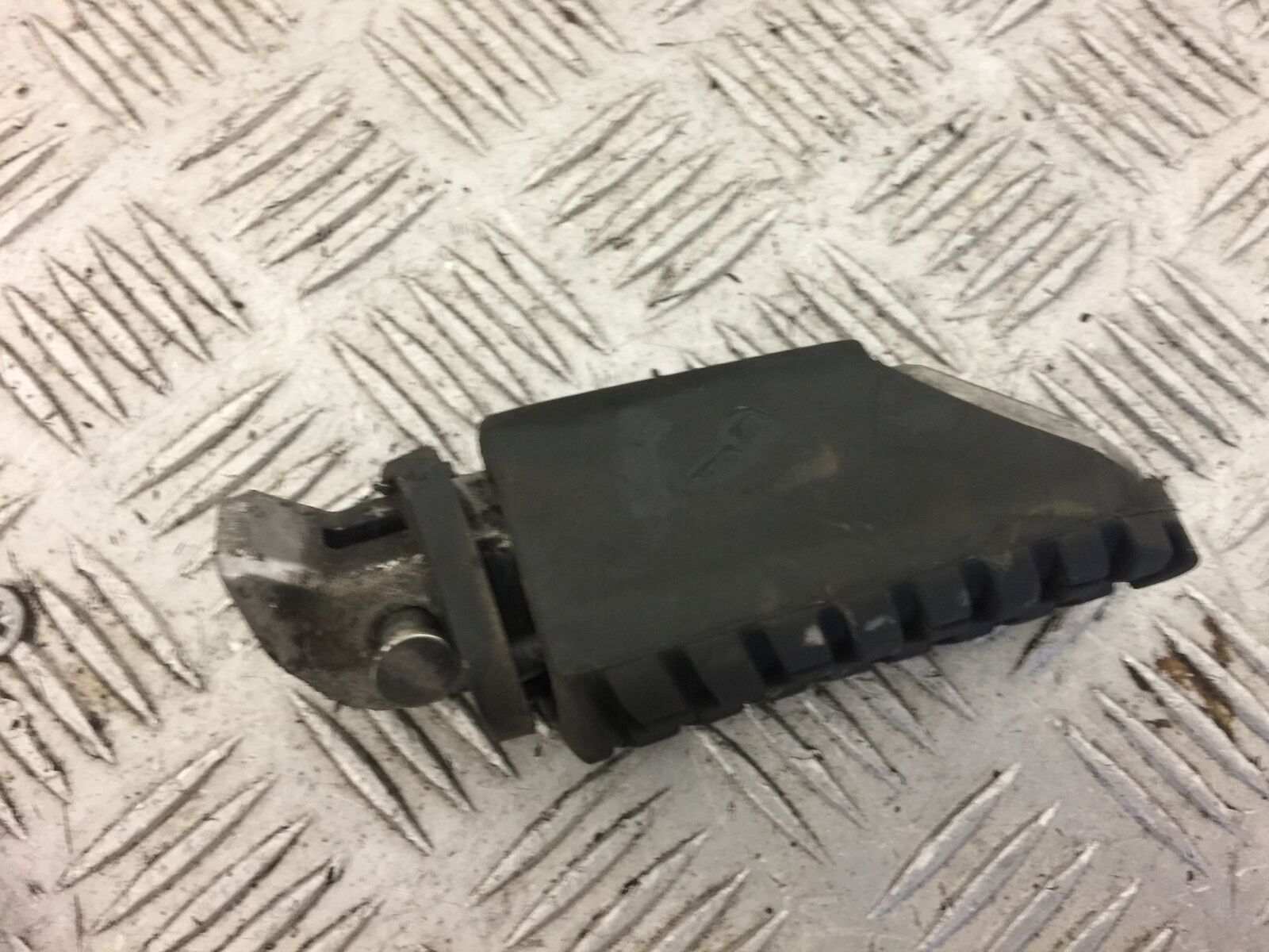 TRIUMPH TIGER 800 XCX RIGHT REAR PEG  2018-2021 (STOCK 548)
