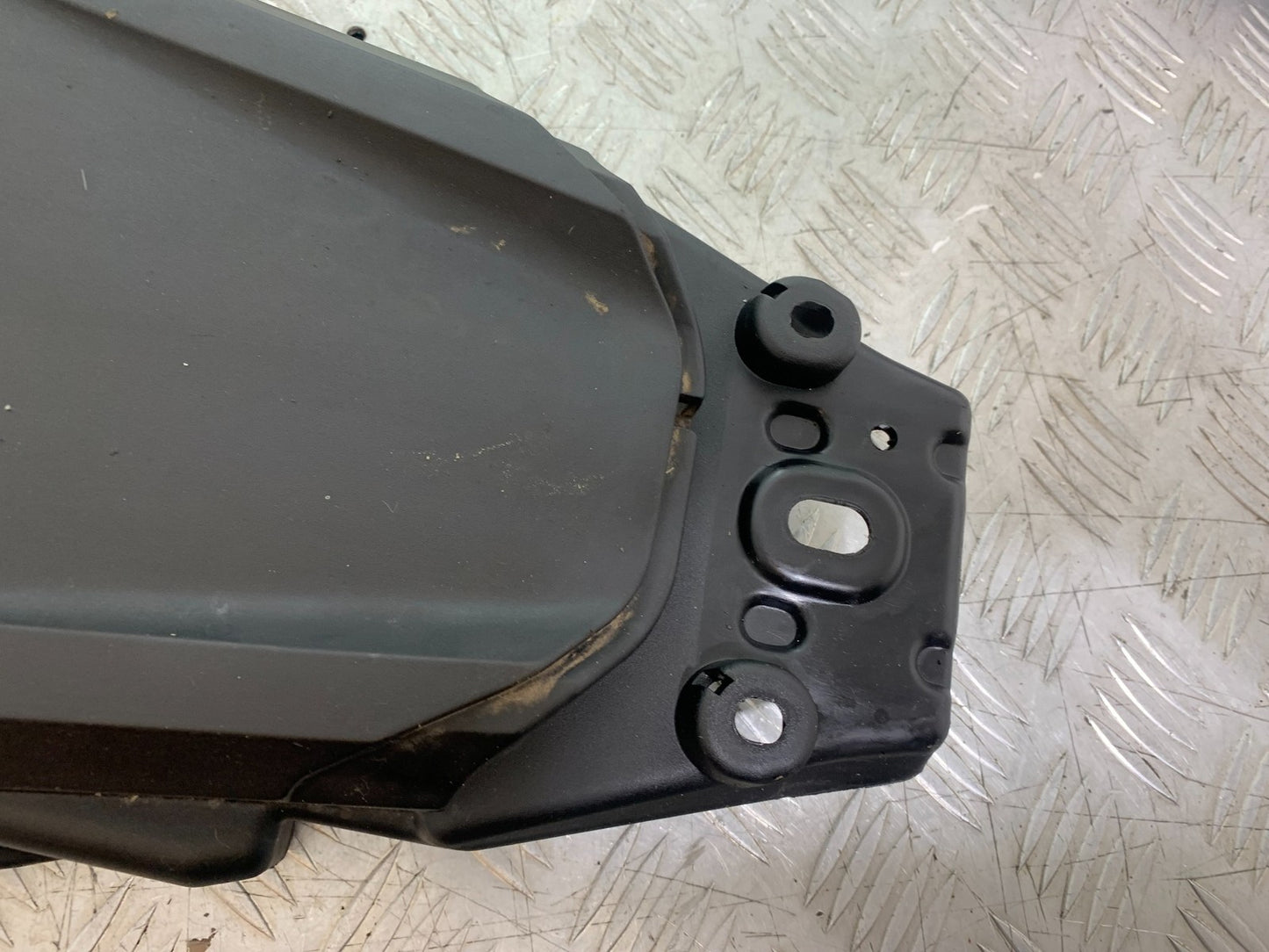 KTM 125 DUKE UNDERTRAY  YEAR 2018-2023 (CMB1185)