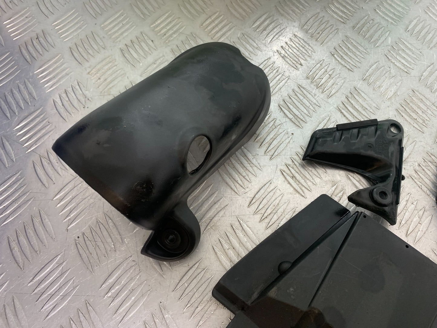 DUCATI 937 MONSTER INFILL PANELS  YEAR 2021-2024 (CMB1270)