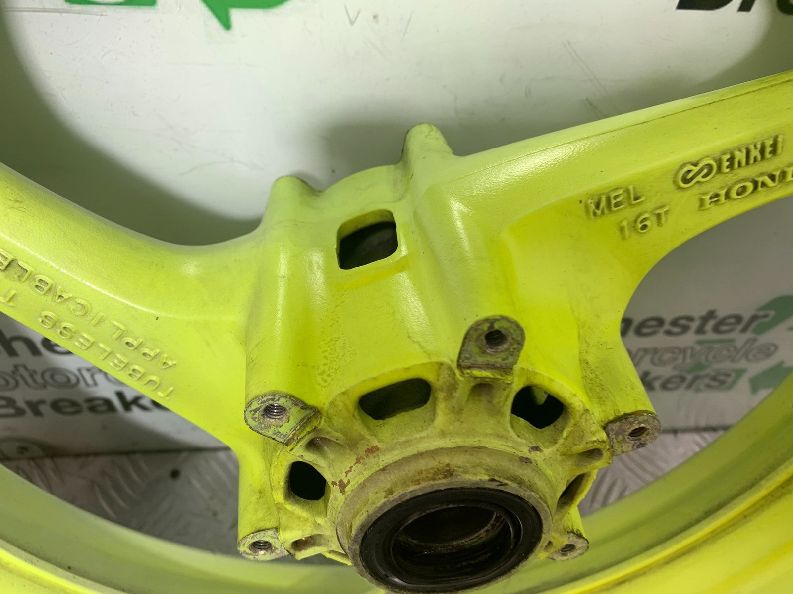 HONDA CBR1000 rr FIREBLADE FRONT WHEEL YEAR 2006 (CMB1220)