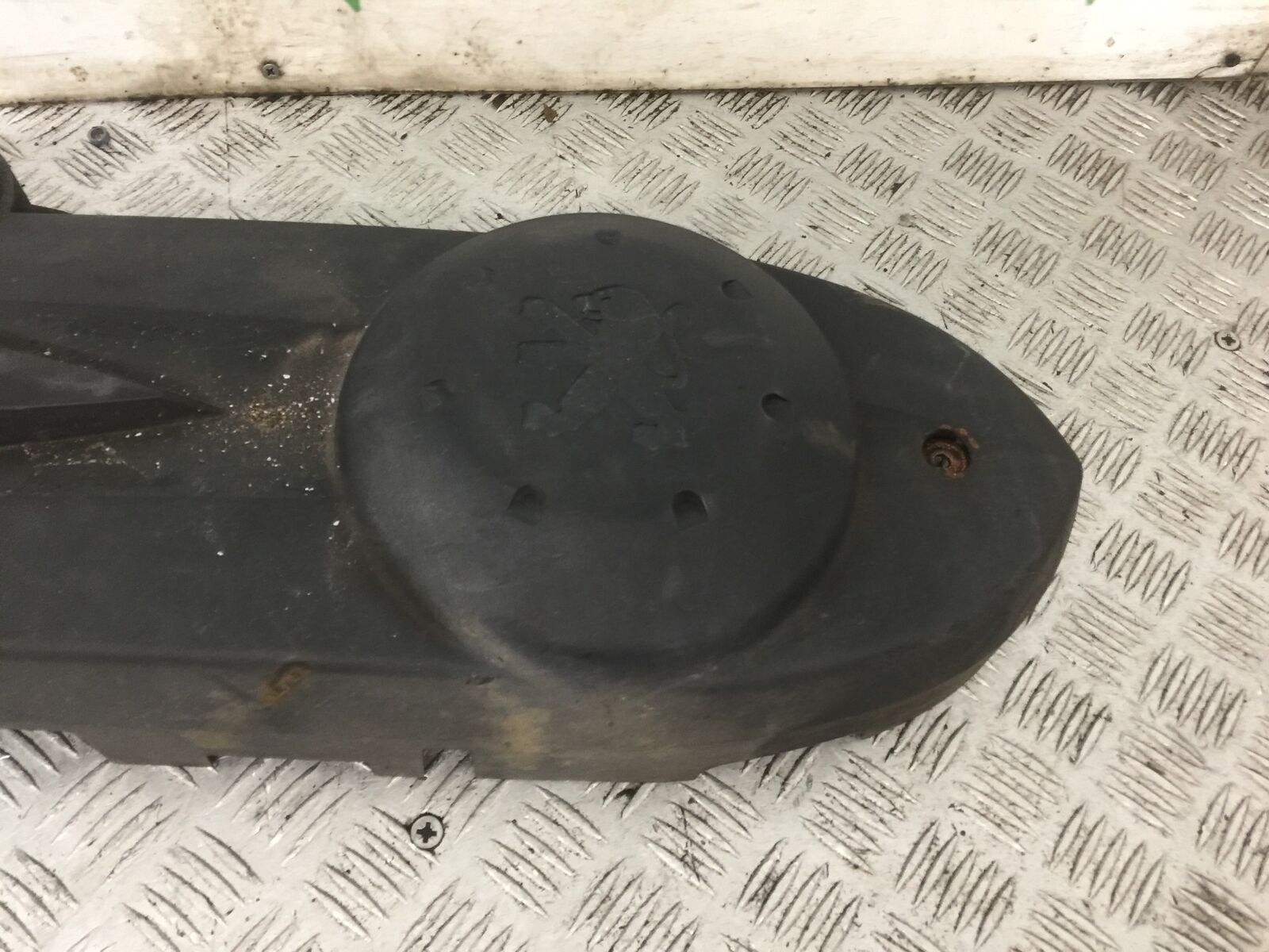 PEUGEOT GEOPOLIS 125 ENGINE COVER  YEAR 2011  (STOCK 887)