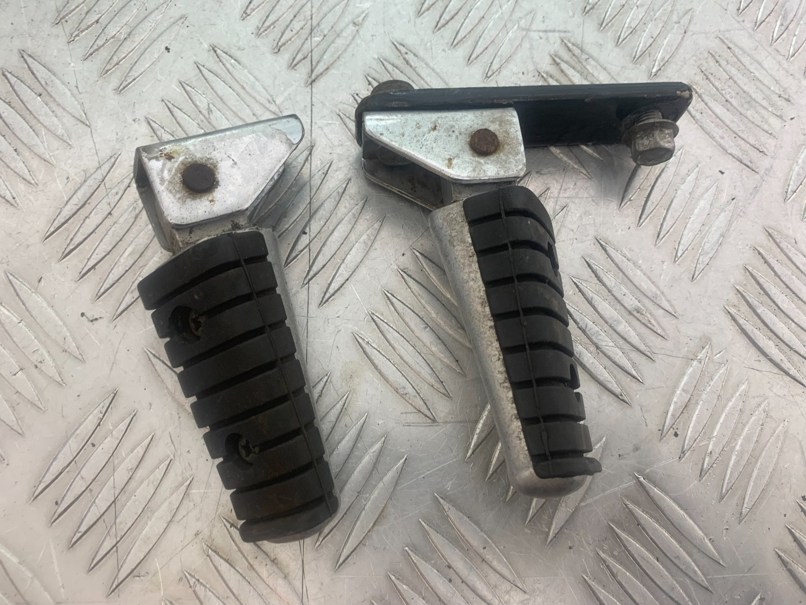 YAMAHA XV535 XV 535 VIRAGO REAR FOOTPEGS YEAR 1994-02 (CMB1139)