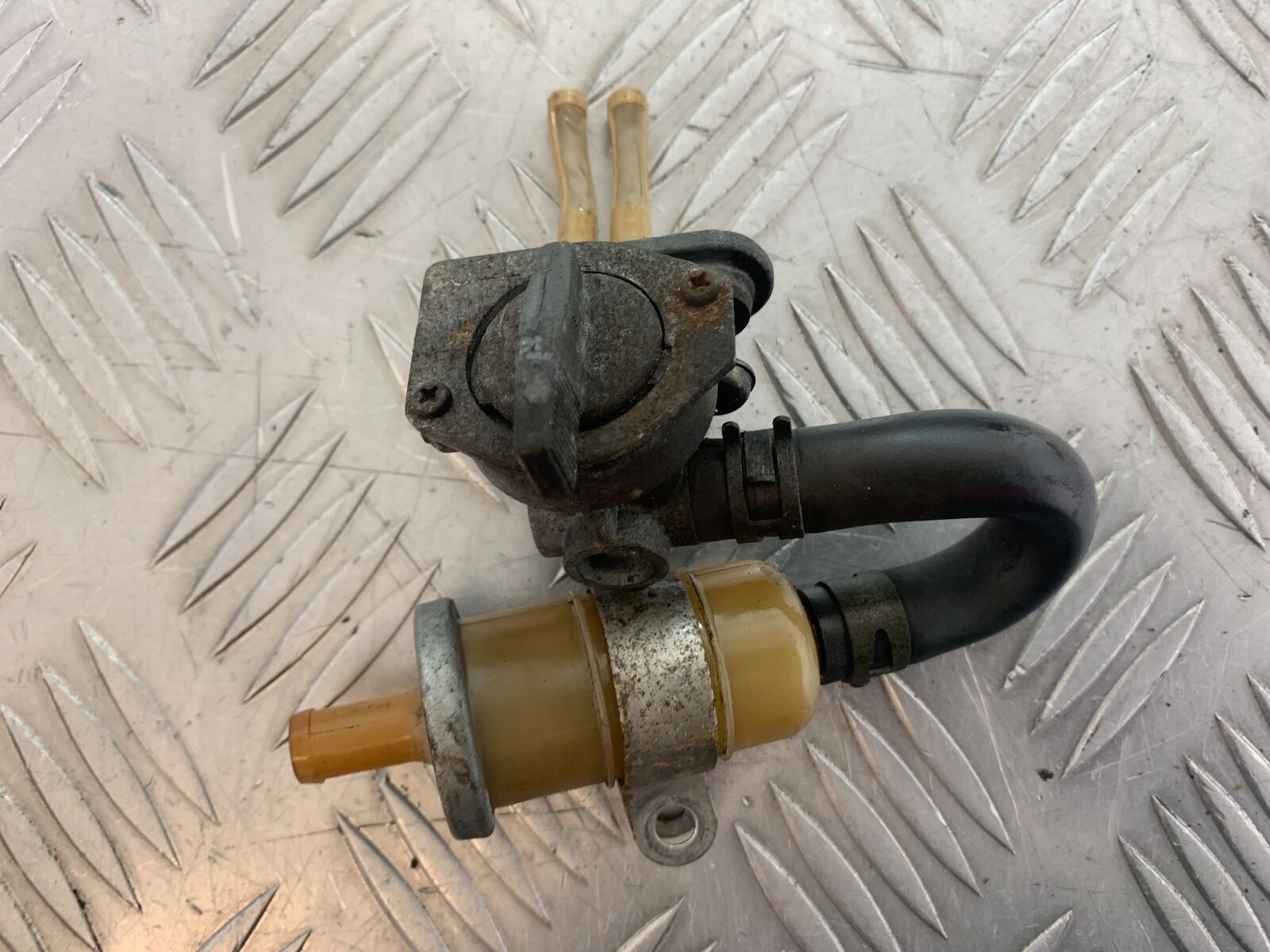 YAMAHA YZF600 YZF 600 THUNDERCAT PETROL TAP  1996-2003 (CMB1134)