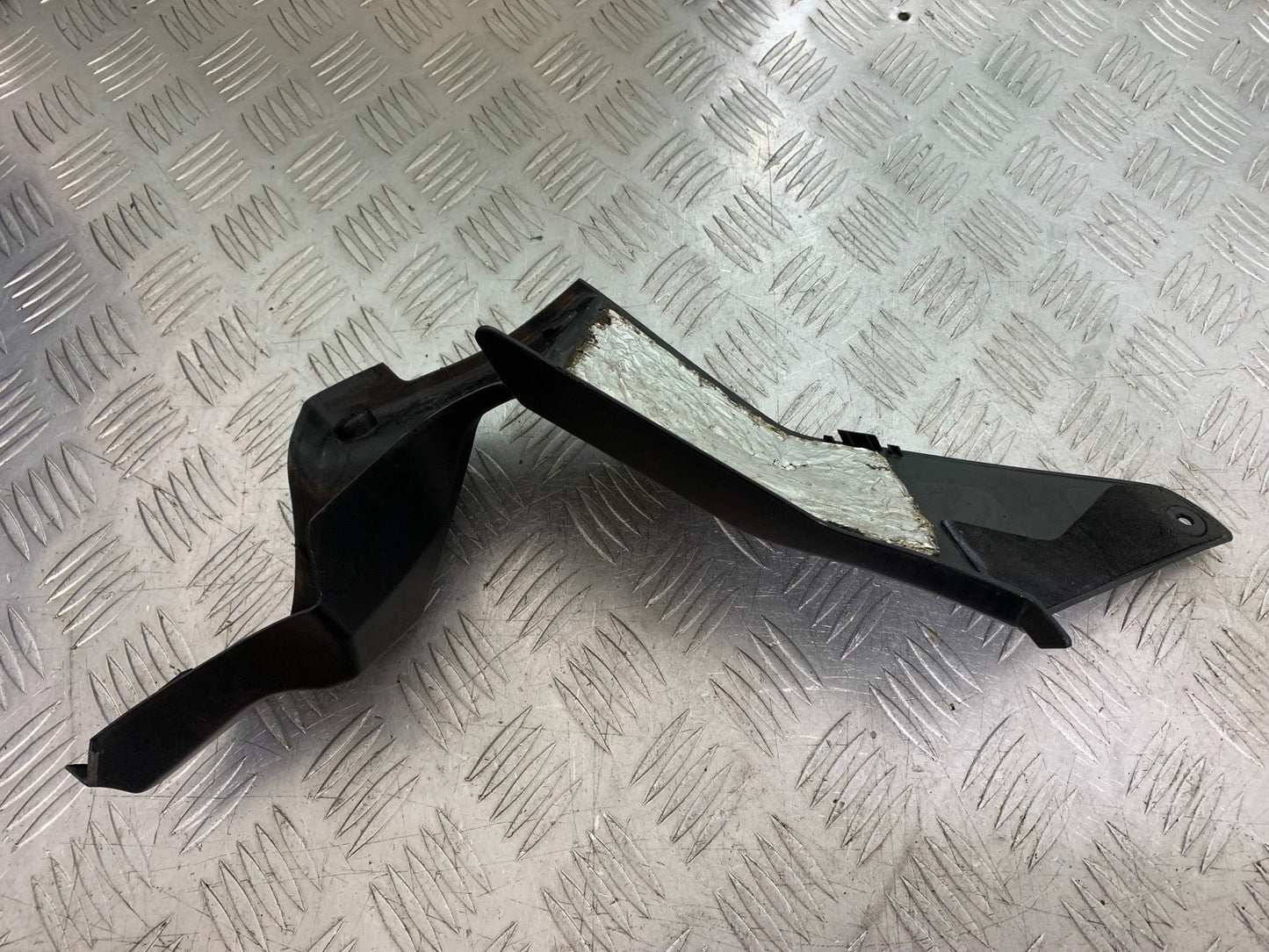 KAWASAKI GTR1400 GTR 1400 LEFT TOP INFILL PANEL YEAR 2007-2009 (CMB1306)