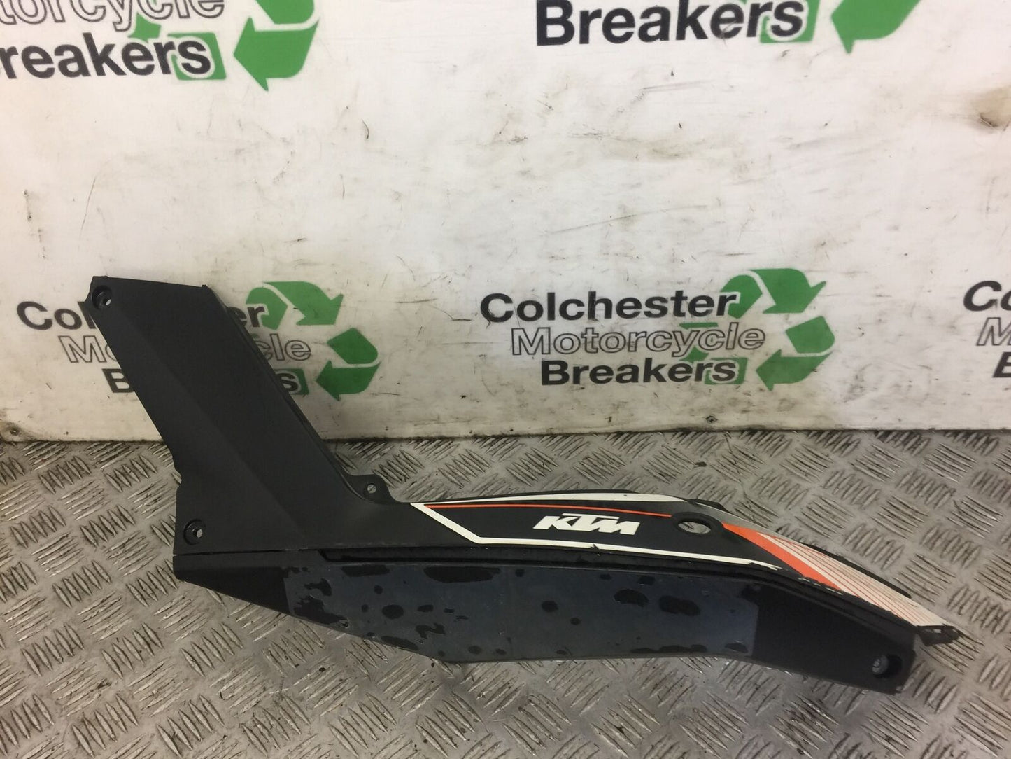 KTM DUKE 390 LEFT AND RIGHT SEAT PANELS YEAR 2013- 2016 (STOCK 490)
