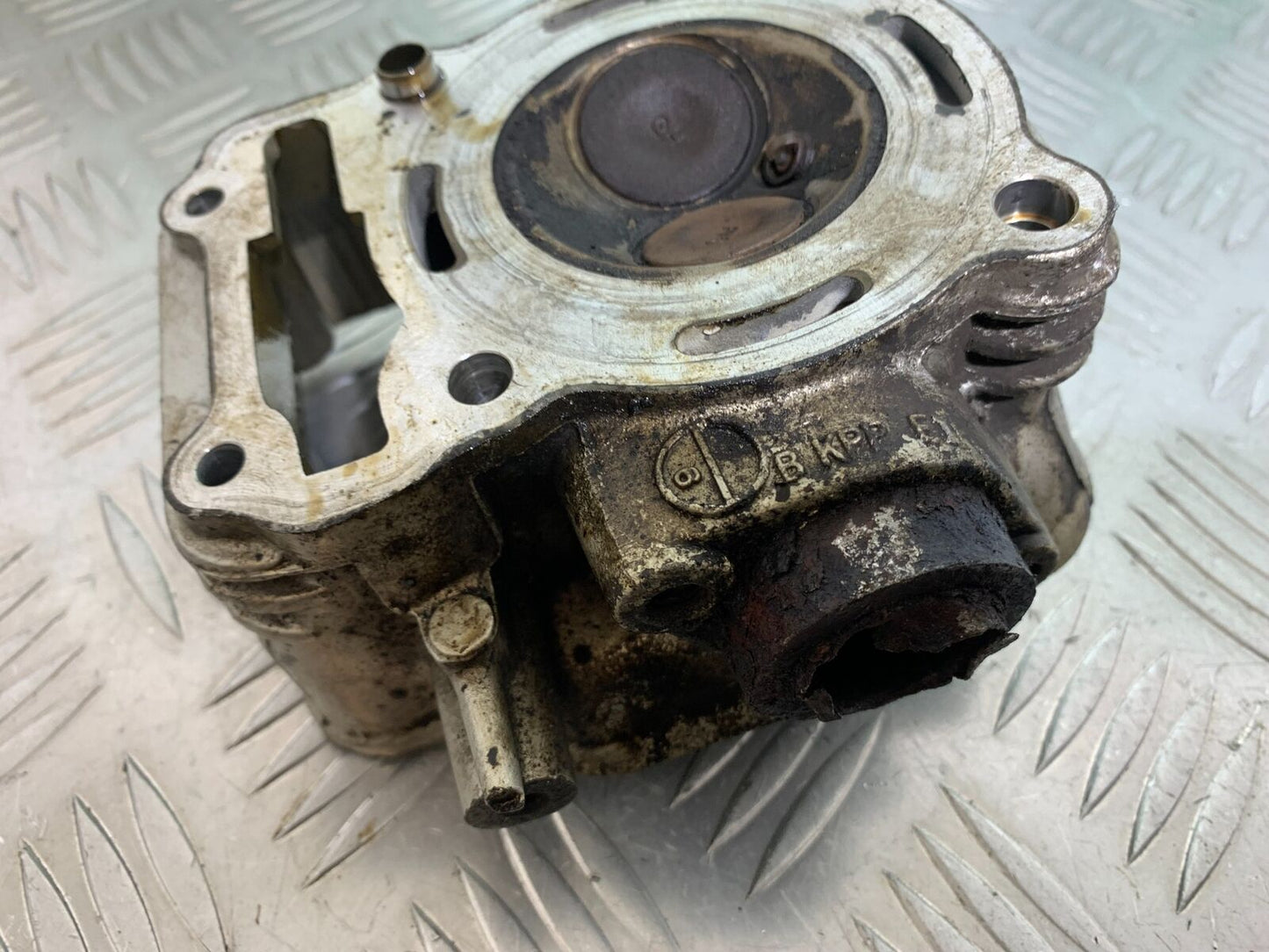 HONDA CBR125 CBR 125 CYLINDER HEAD   YEAR 2004-06  (CMB1040)