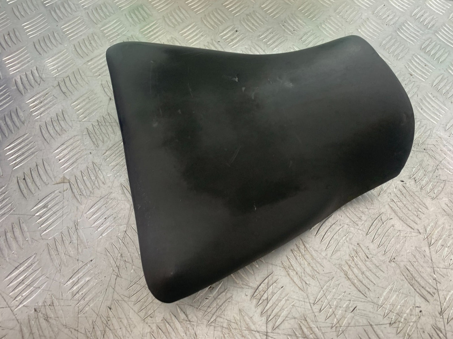 KAWASAKI Z750 Z 750 FRONT SEAT   YEAR 2004-2006  (CMB1234)